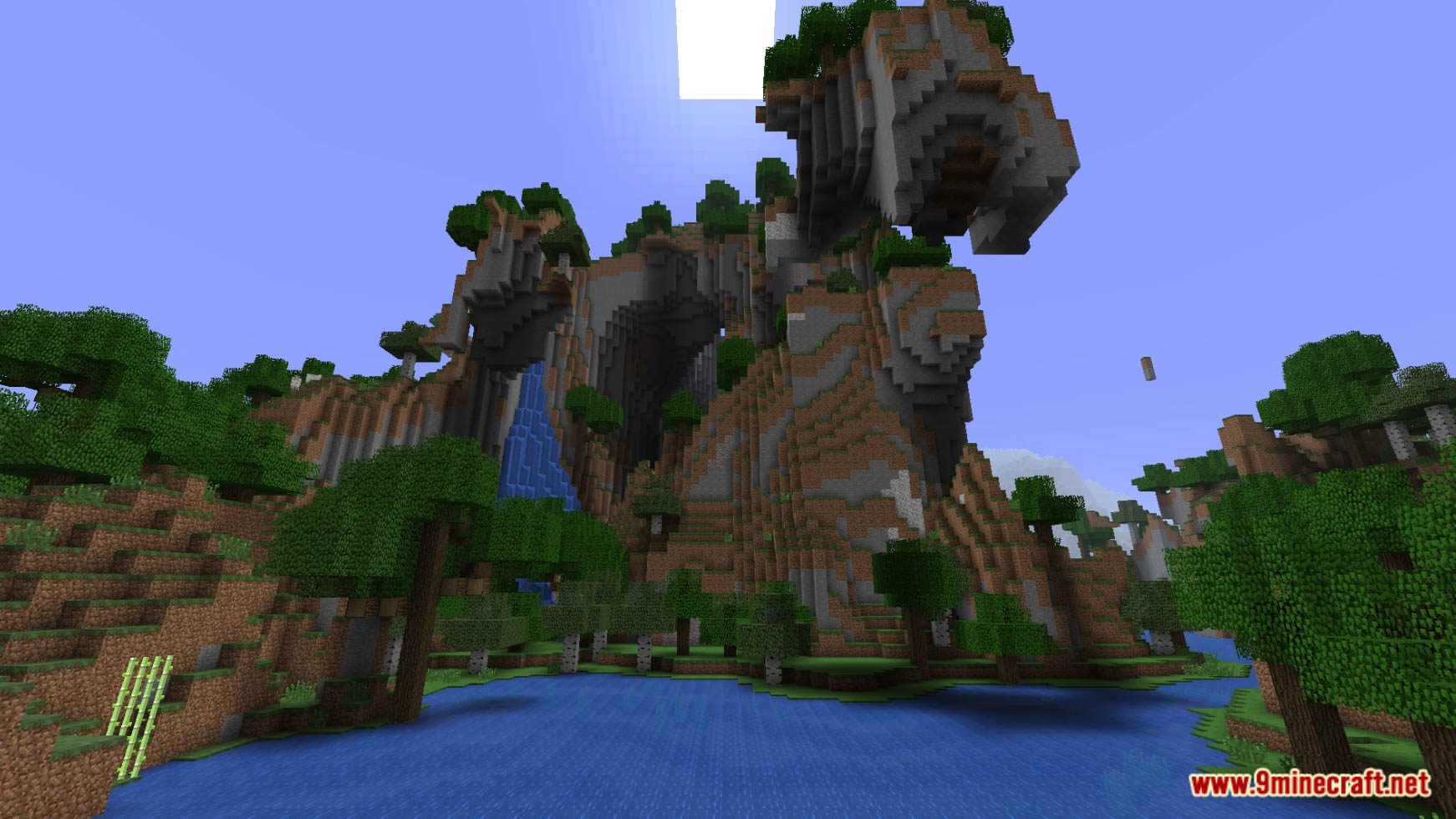 A comparison between original Minecraft and BetterGeo world generation.