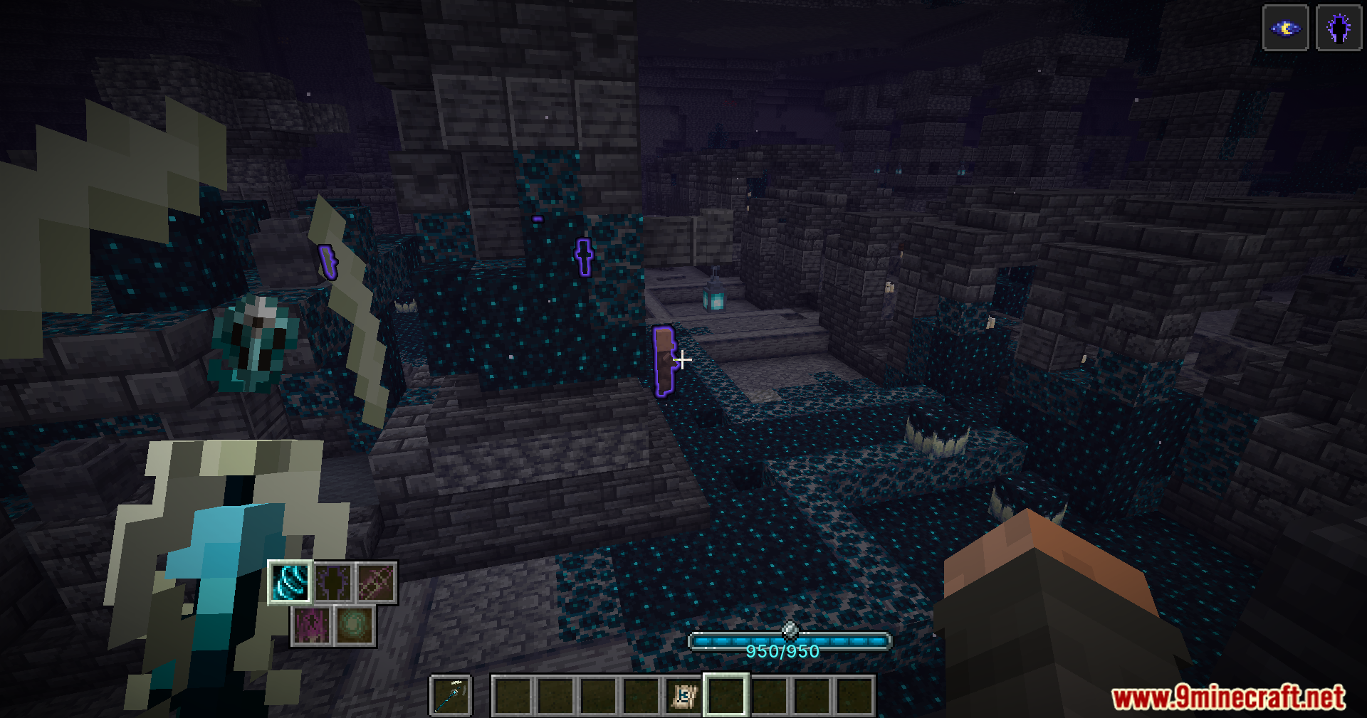 Exploring the dangerous, sculk-covered Deep Dark biome