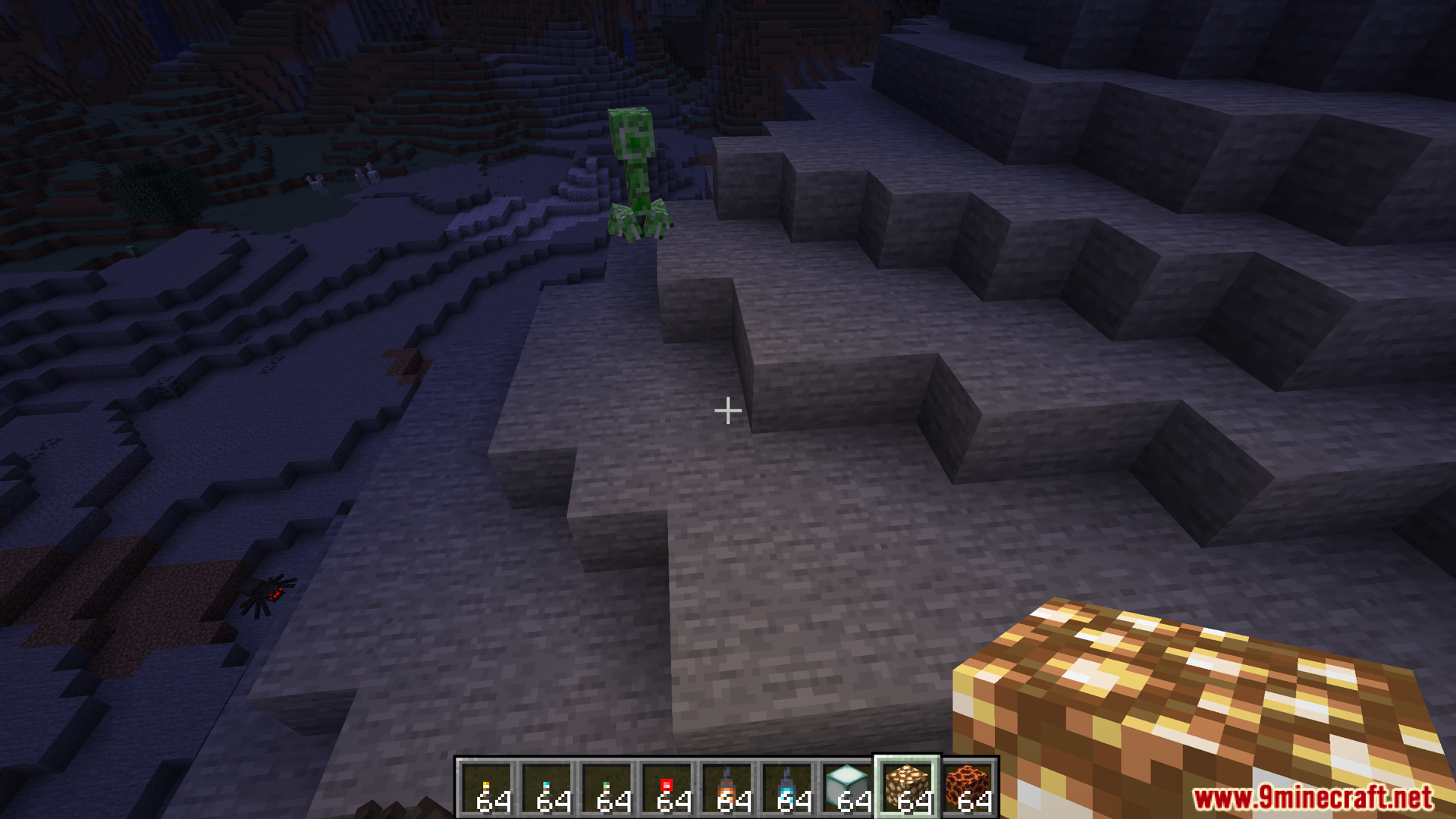 Dynamic Lightings Mod Screenshot 10 Dynamic Lightings Mod lighting up a creeper while holding a glowstone