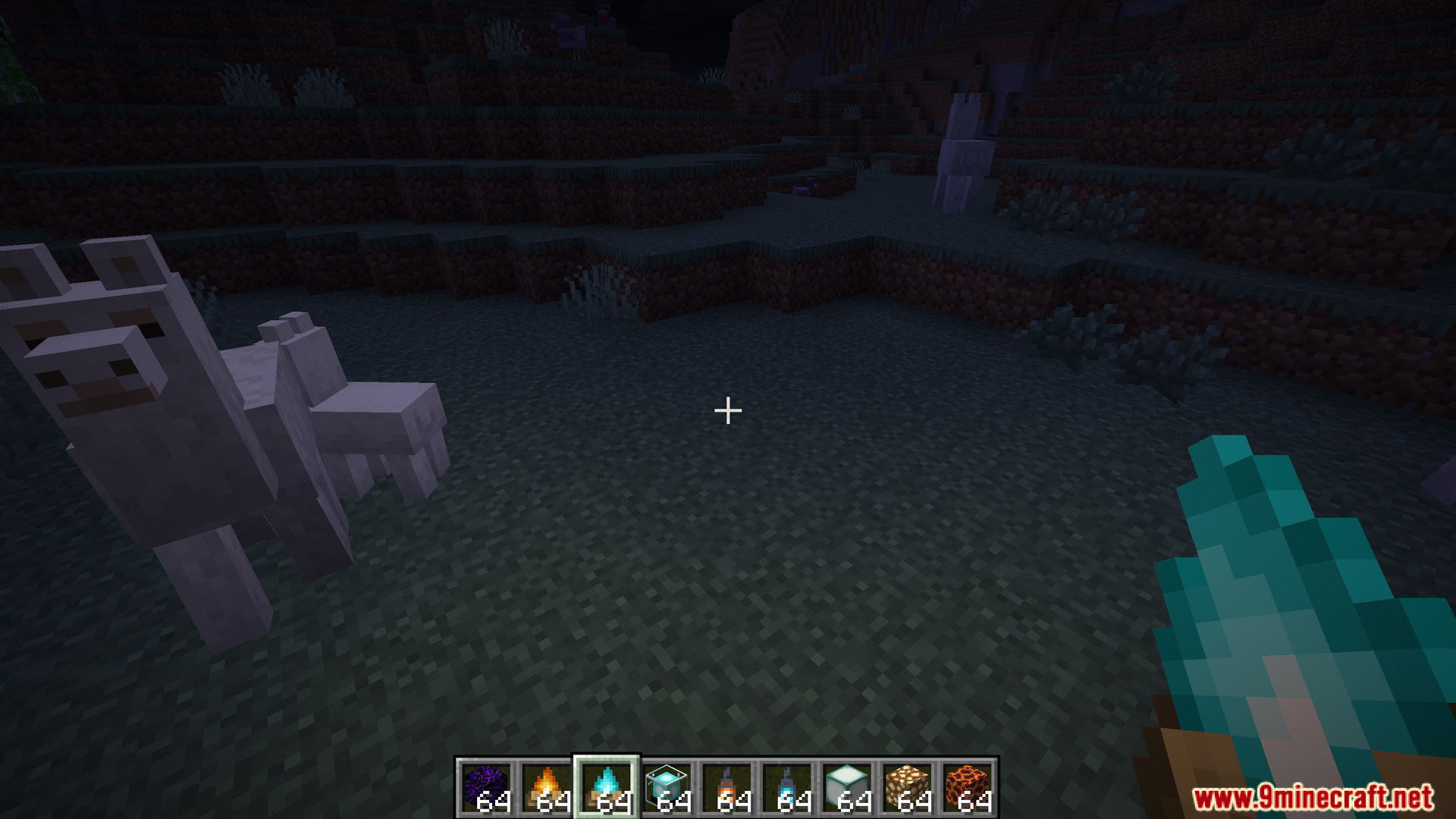 Dynamic Lightings Mod Screenshot 12 Dynamic Lightings Mod lighting up the area while holding soul campfire