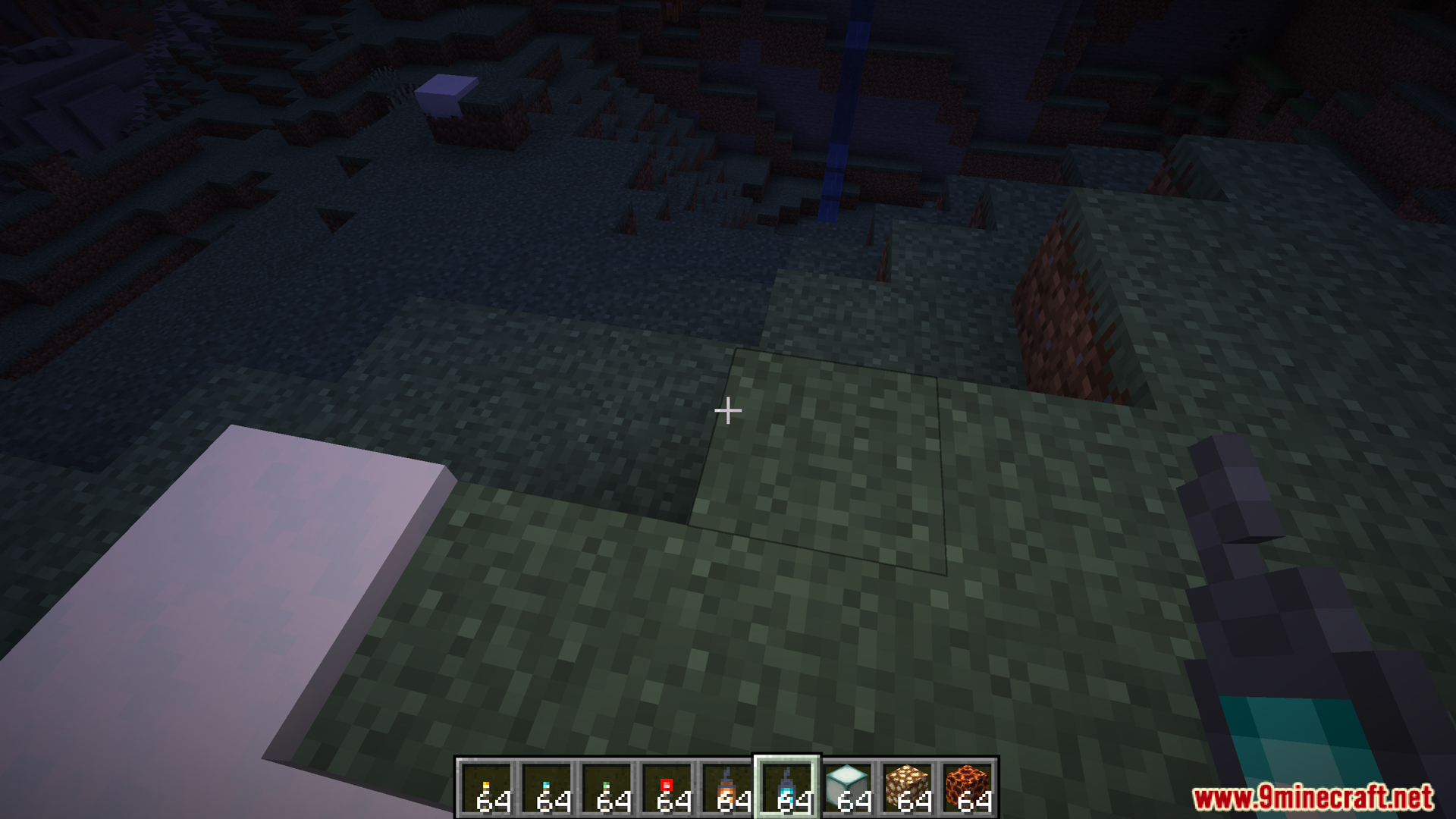 Dynamic Lightings Mod Screenshot 7 Player holding soul lantern illuminating dark area with Dynamic Lightings Mod