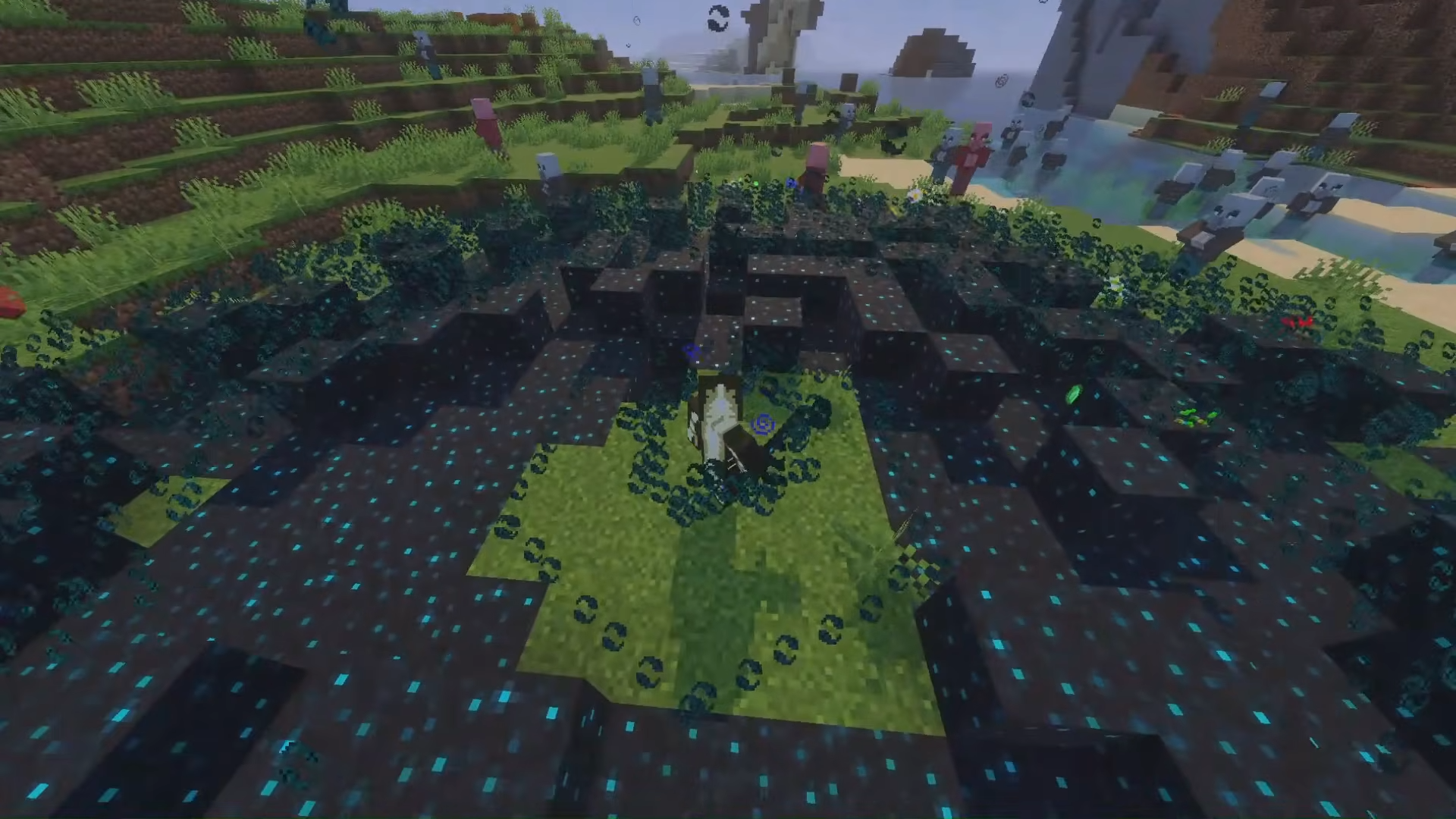 Player spreading sculk blocks using a New Weapons Overhaul dark weapon