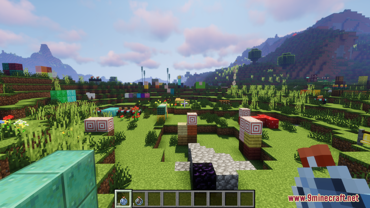 Player viewing hotbar potions with Potion Effect Indicators Resource Pack