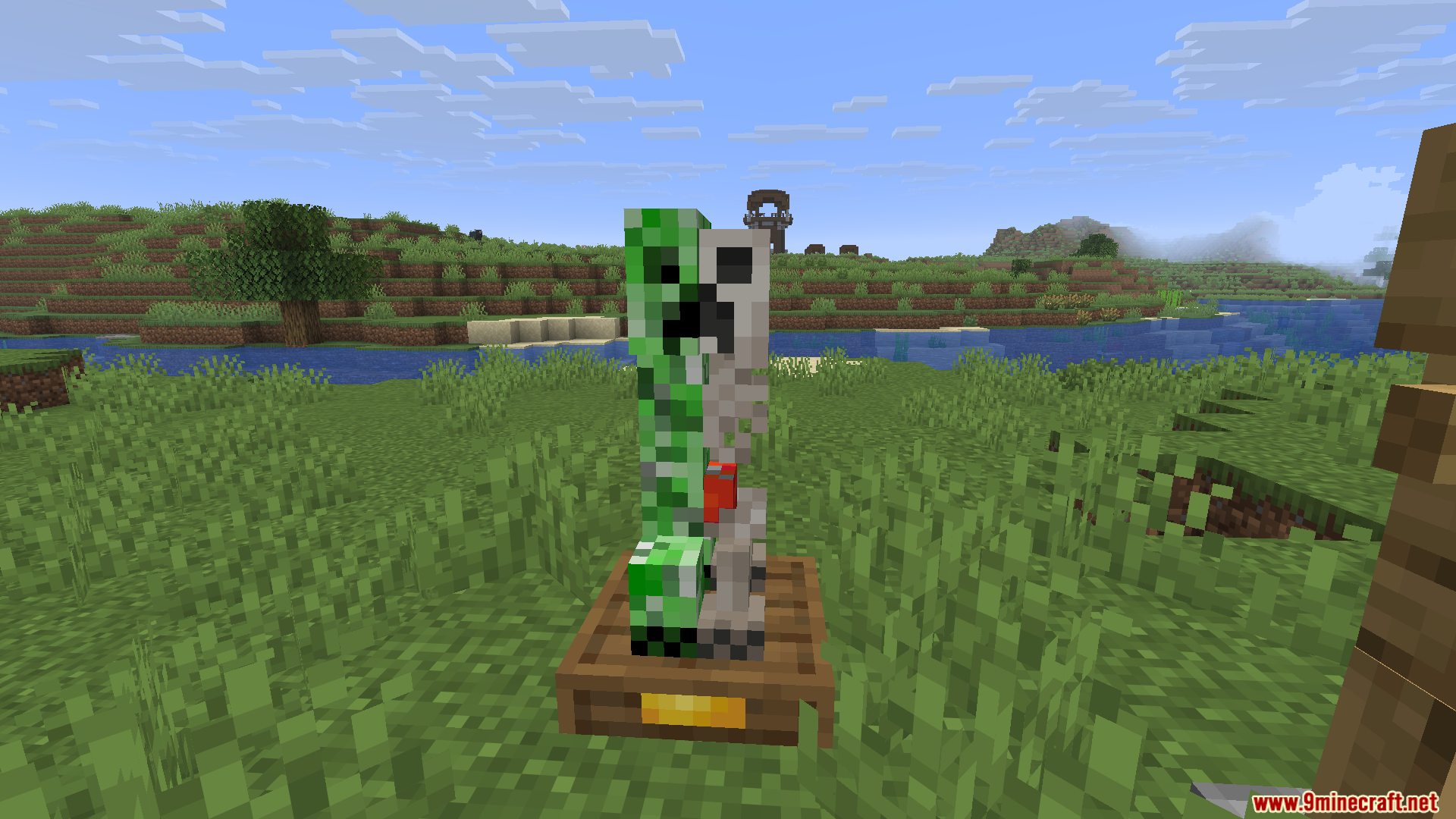 ALs Armor Stands Revamped Resource Pack Screenshot 7 Custom armor stand displaying the anatomy of a creeper on a wooden base