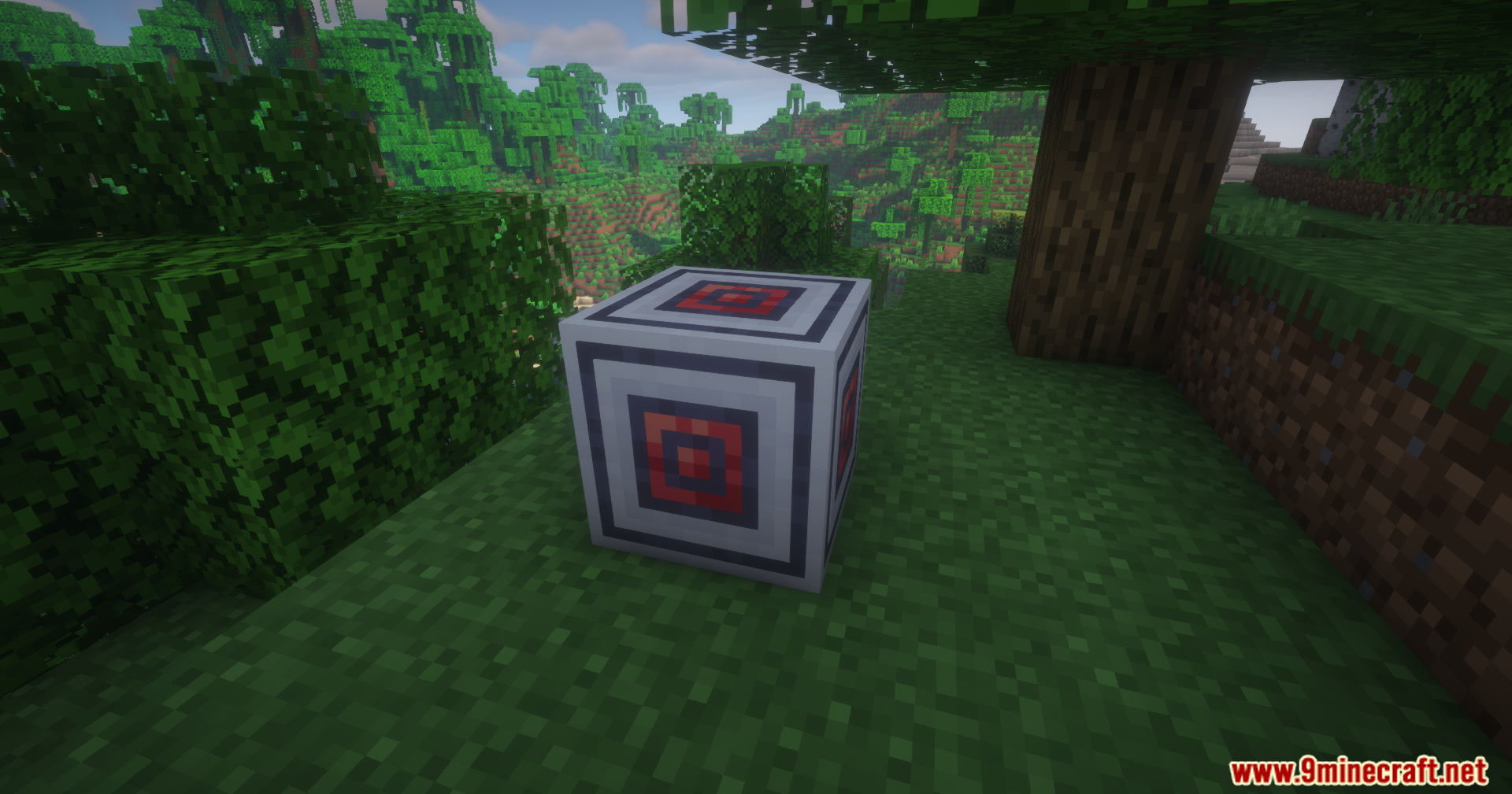 A Flux Accessor block placed on grass in a Minecraft jungle biome