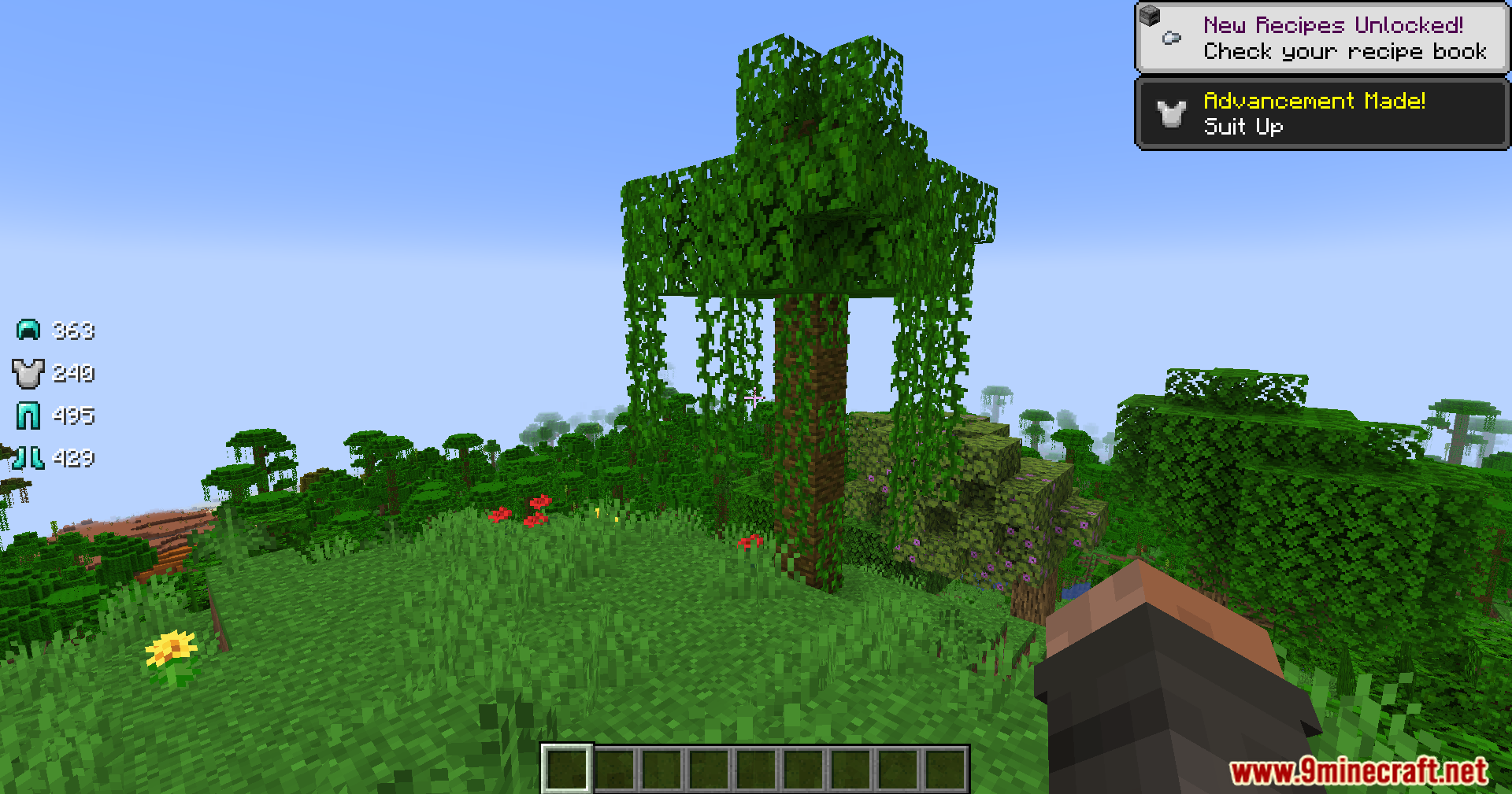 Armor Status Mod Screenshot 2 Player exploring a jungle with armor durability icons displayed on the screen