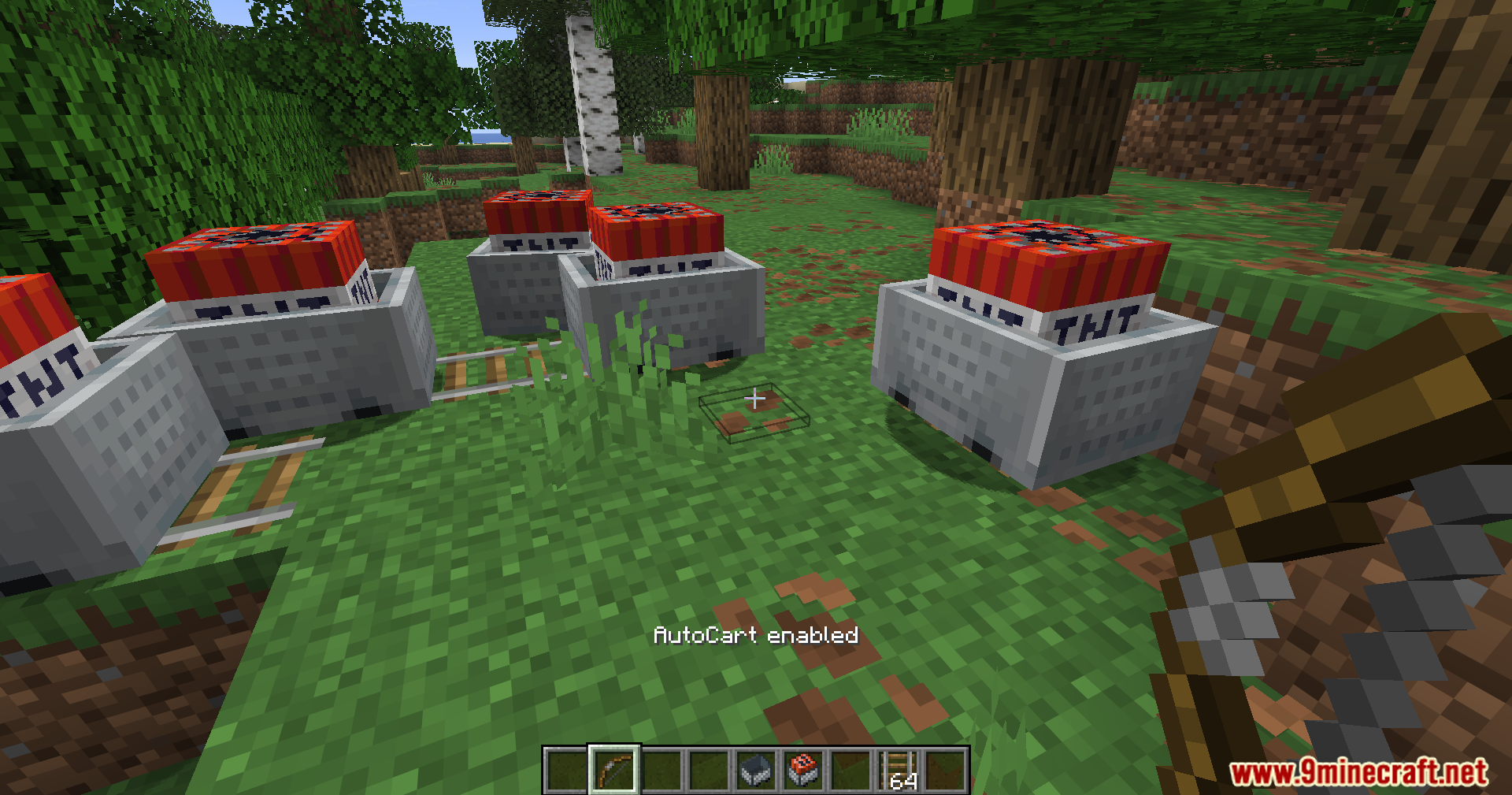 AutoCart mod automatically placing multiple TNT minecarts