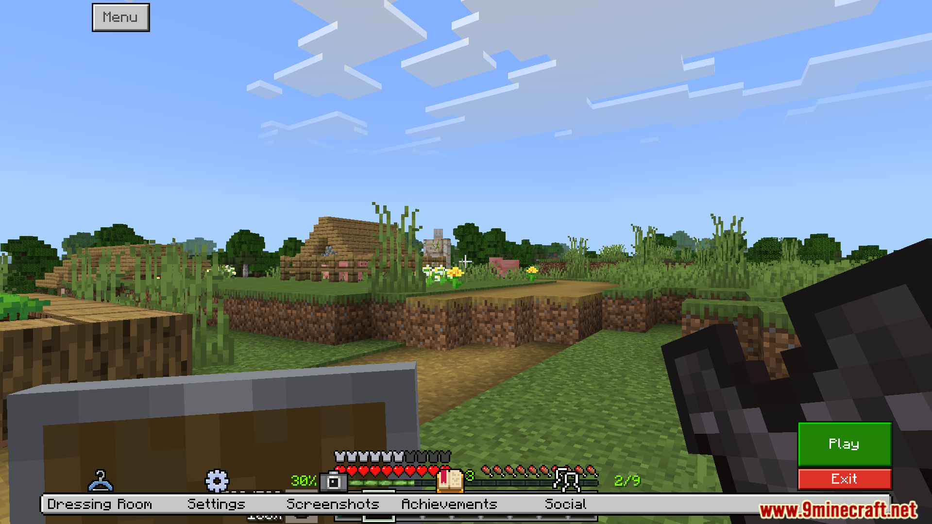 Bedrock Ui Plus Texture Pack Screenshot 4 The main menu buttons are moved to the side for access
