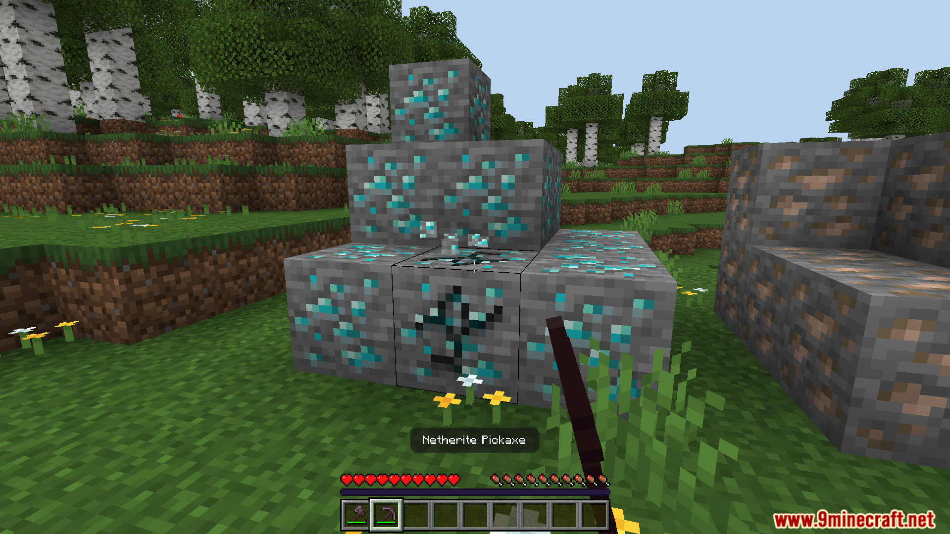 Better Vein Miner and Tree Cutter Addon Screenshot 5 Player preparing to mine a cluster of connected diamond ores