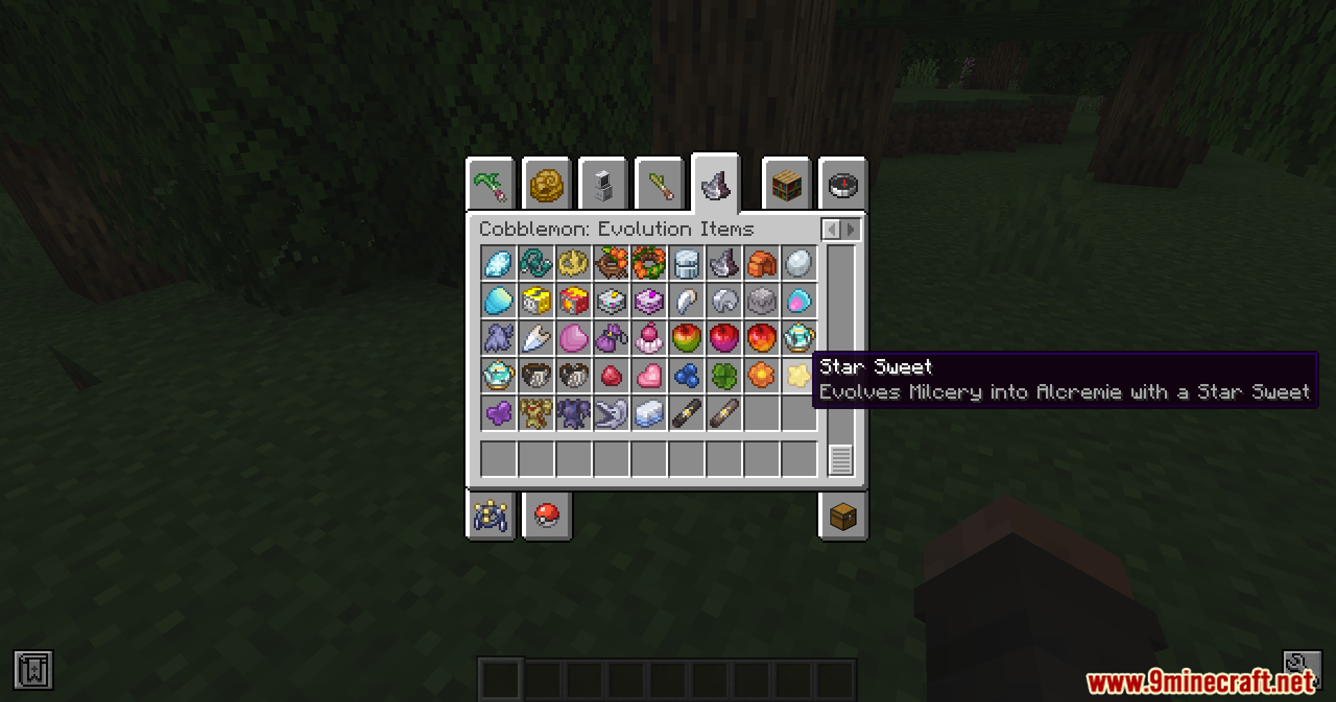 Cobblemon CRZ Moves Pokemon Mod Screenshot 6 Player viewing Cobblemon Evolution Items tab showing Star Sweet description