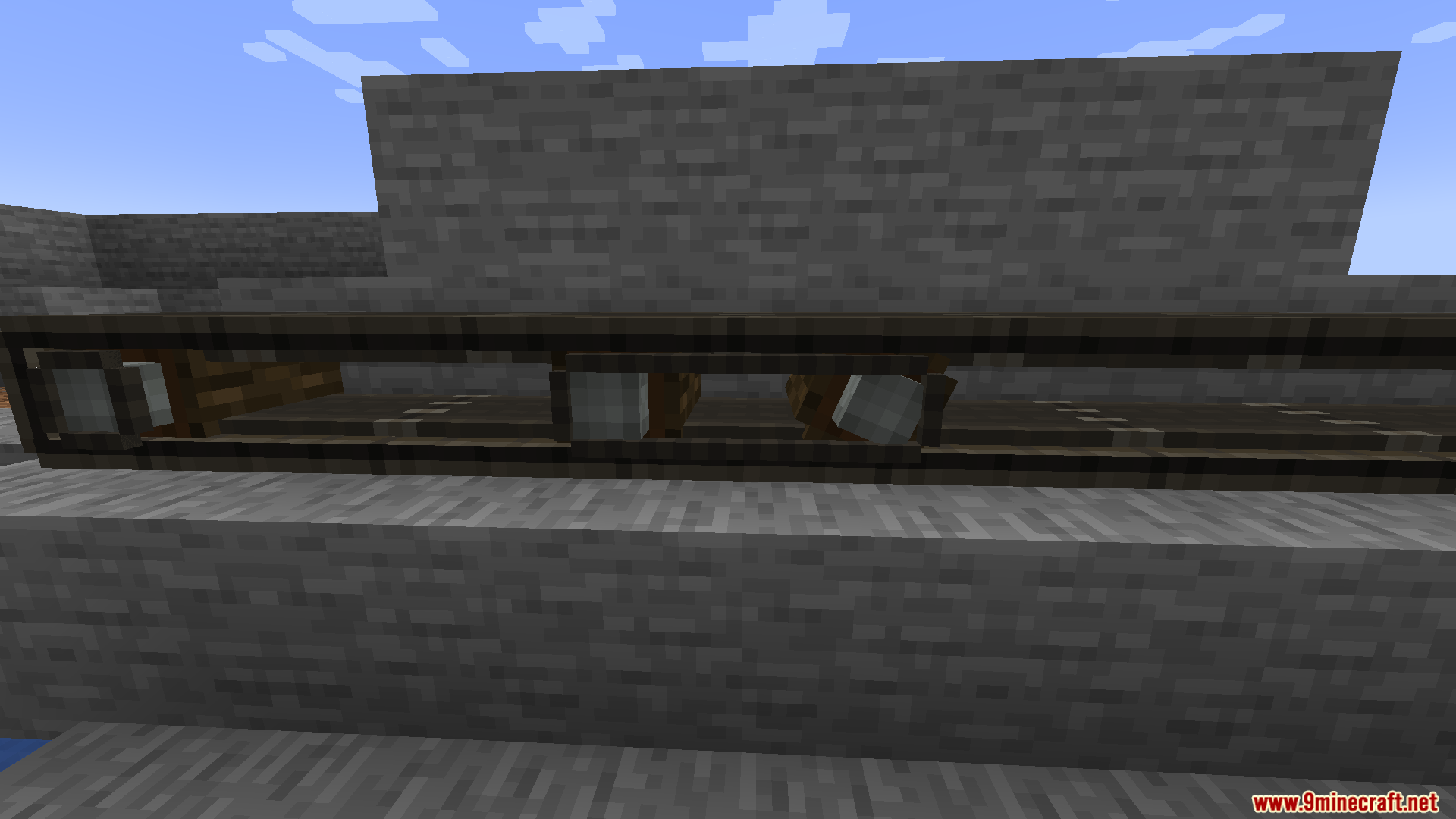 Create Transmission Mod Screenshot 5 A close-up view of the transmission chain connecting two parallel belts