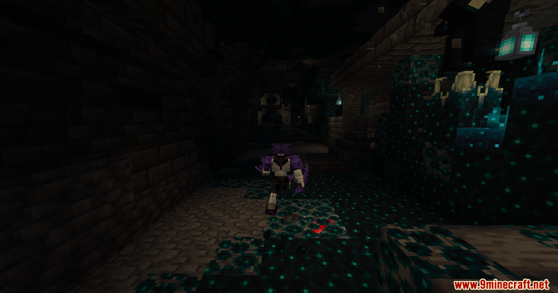 Evo Amped Up Mod Screenshot 7 Player transformed into Fasttrack alien running through a dark Ancient City