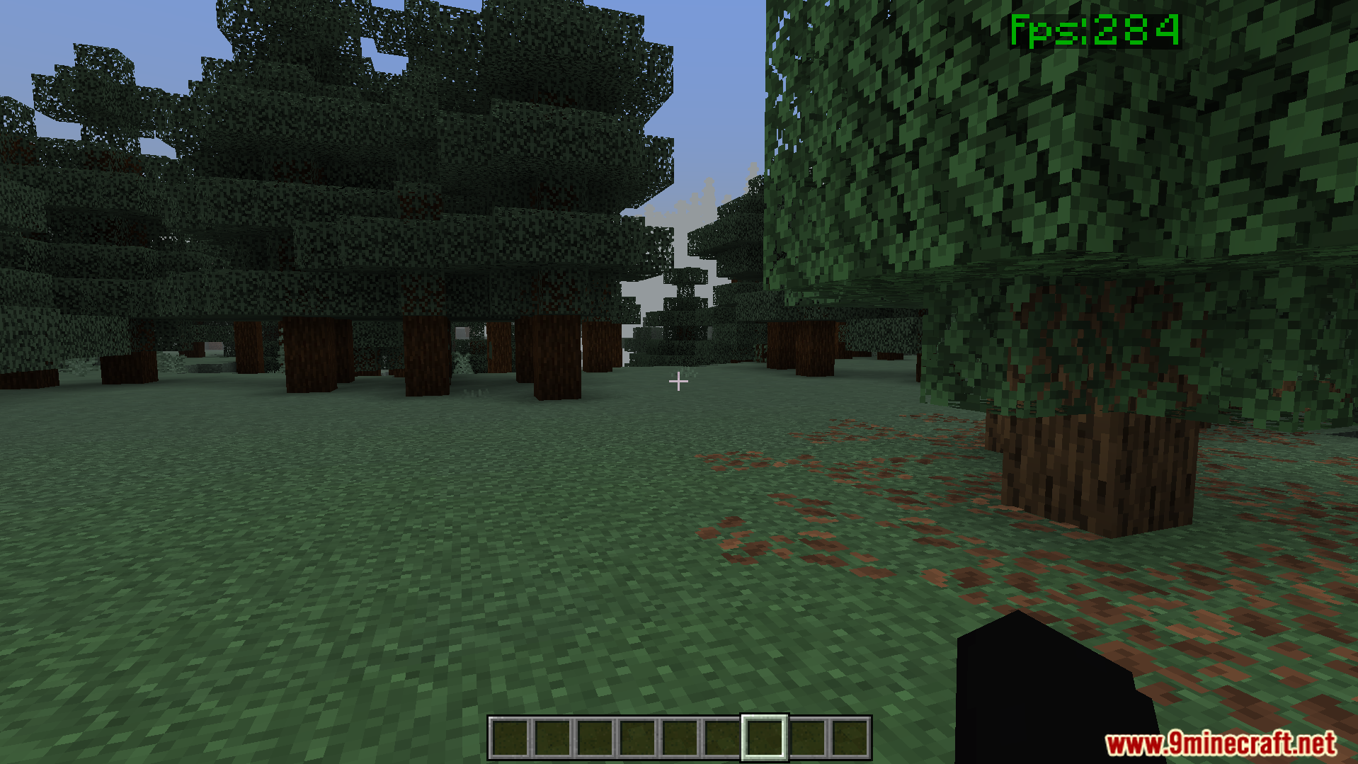 Feather FPS Boost Addon Screenshot 7 player view showing high frame rate counter in a standard minecraft forest biome