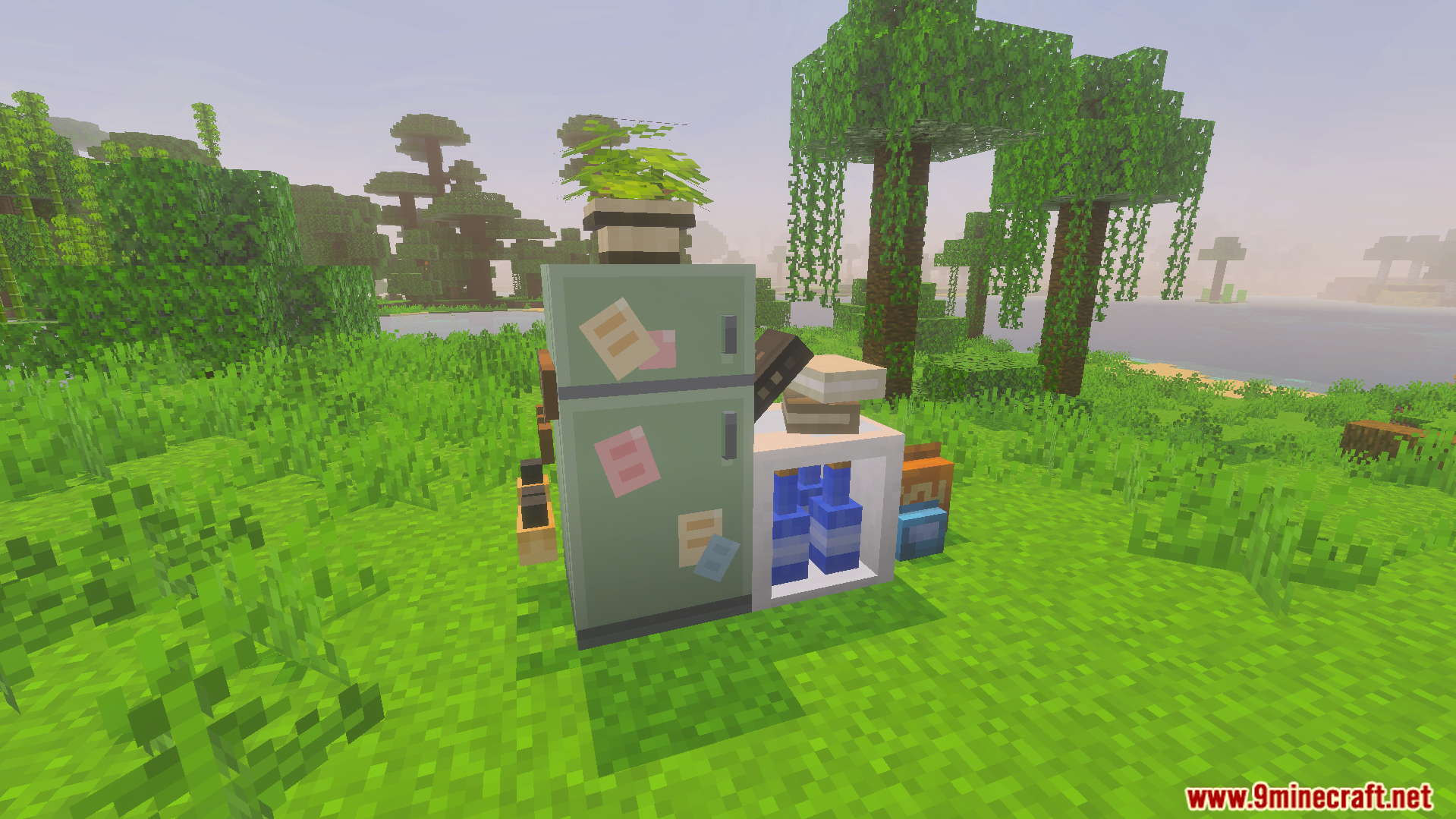 Gooblideco MCPE/Bedrock Mods & Addon Screenshot 3 decorative home appliances including a green refrigerator and shelf with blue bottles
