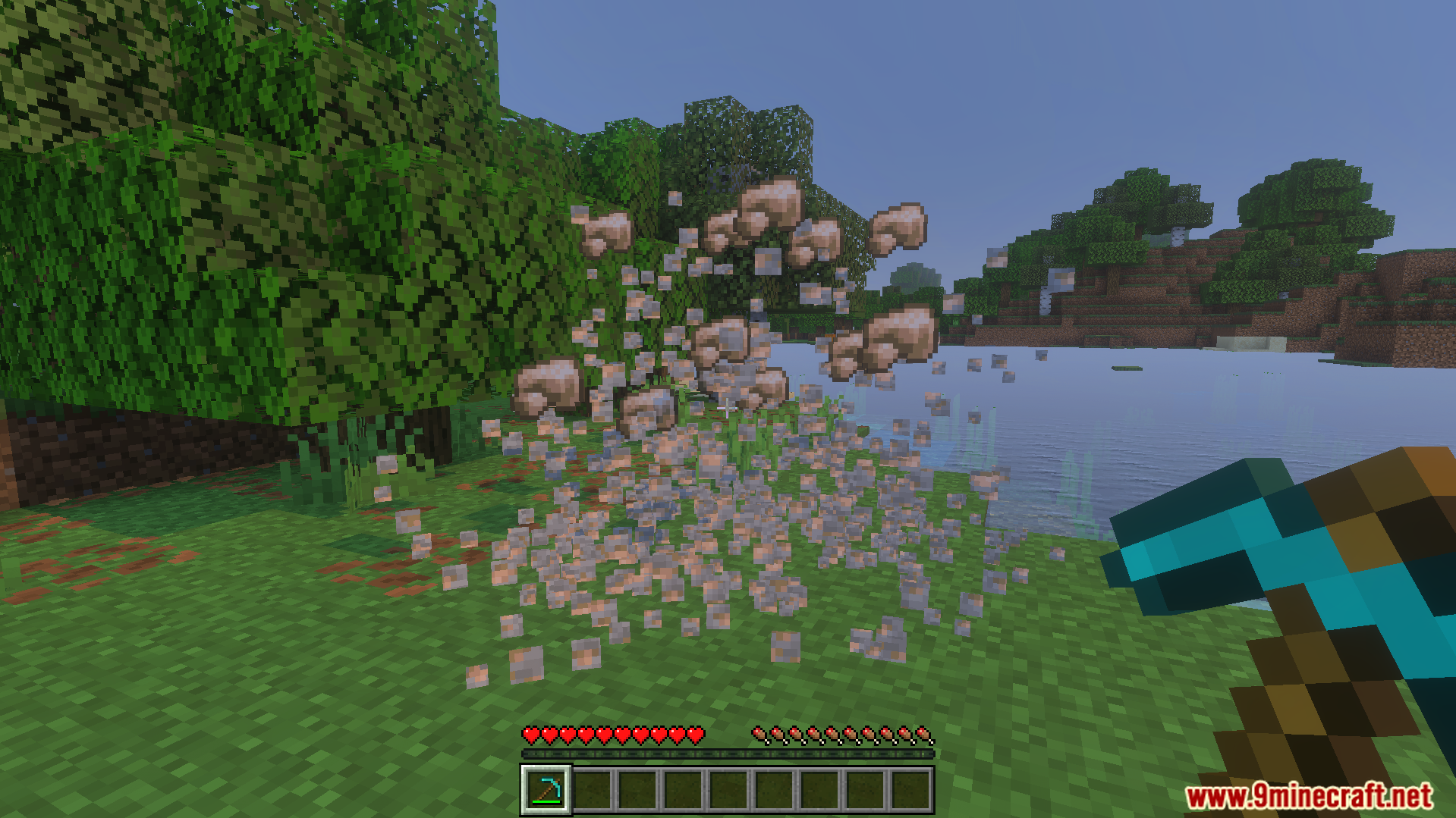 Player mining ores instantly with a diamond pickaxe