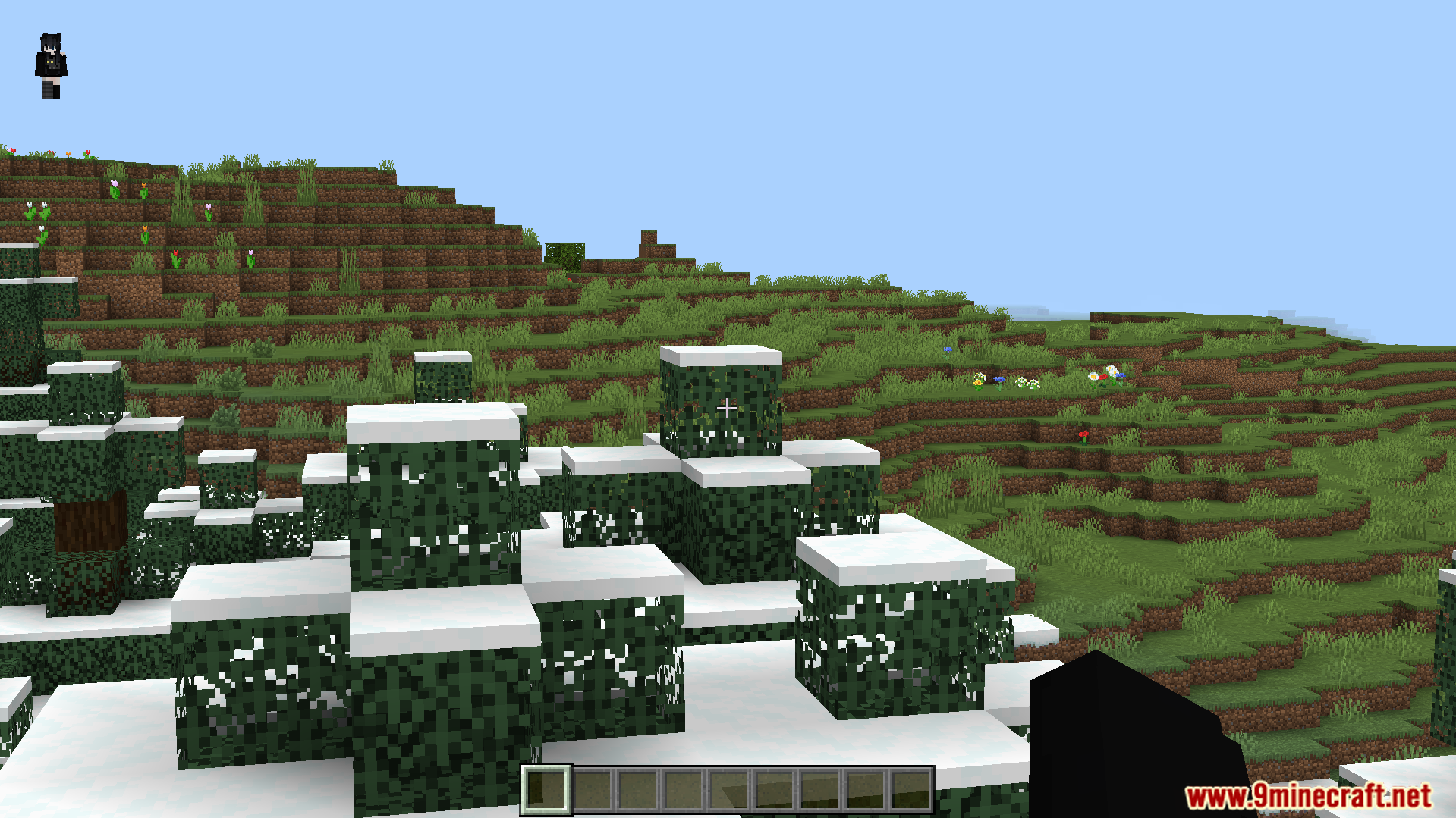 Just Zoom Addon Screenshot 3 Snow covered leaves on a grassy hill in a Minecraft world