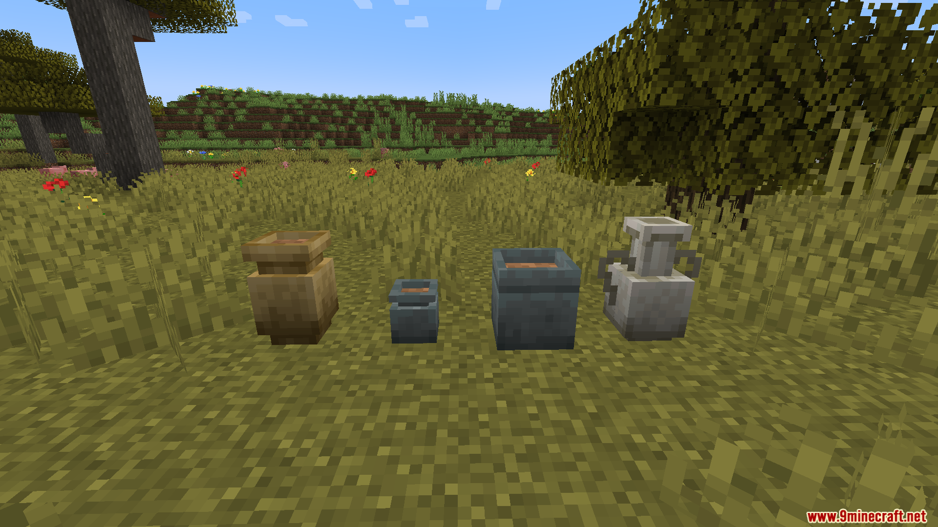Lilis Pottery Mod Screenshot 7 Four different types of empty pottery pots placed on the grass