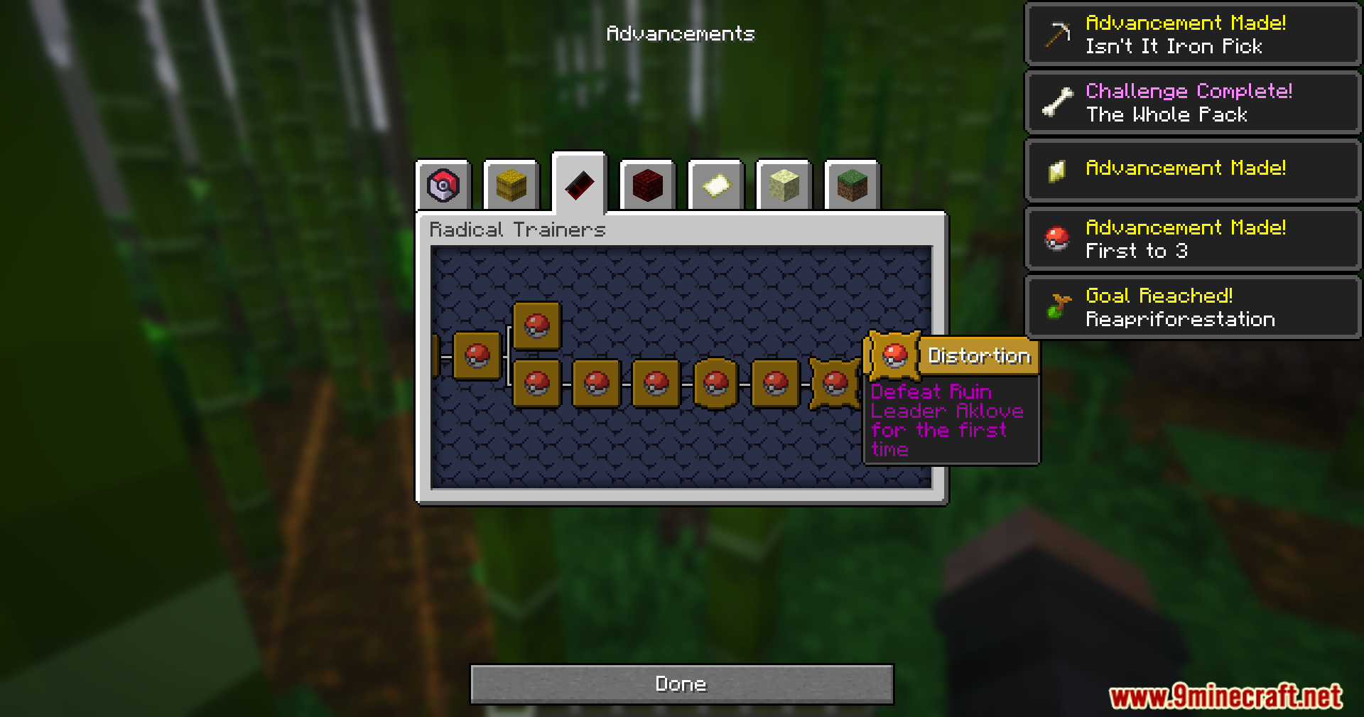 Mrct Localization Data Pack Screenshot 8 Player checking the description of an advancement in the Radical Trainers menu