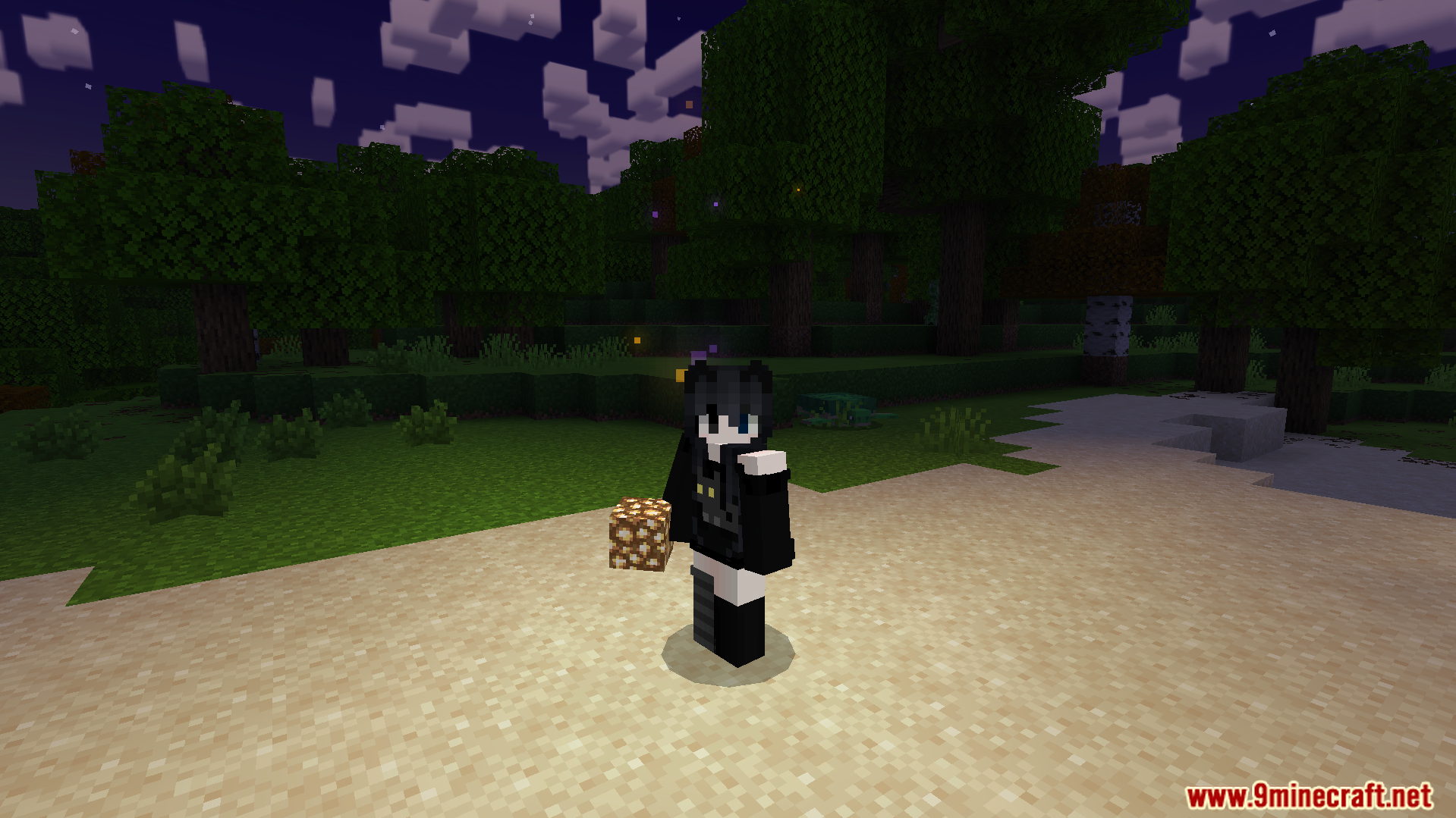 Sodvics Dynamic Light Offhand Torch Addon Screenshot 4 Player holding a glowstone block at night near a forest