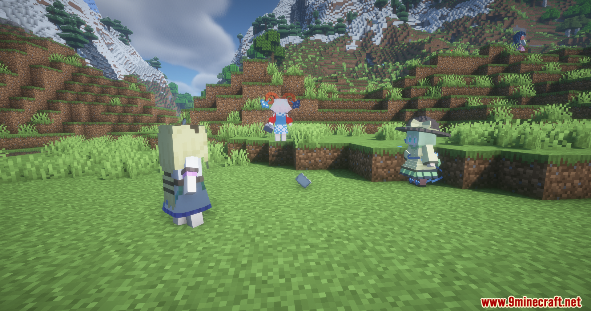 Spice of Life Maid Mod Screenshot 8 Three little maid characters standing together in a green grassy field