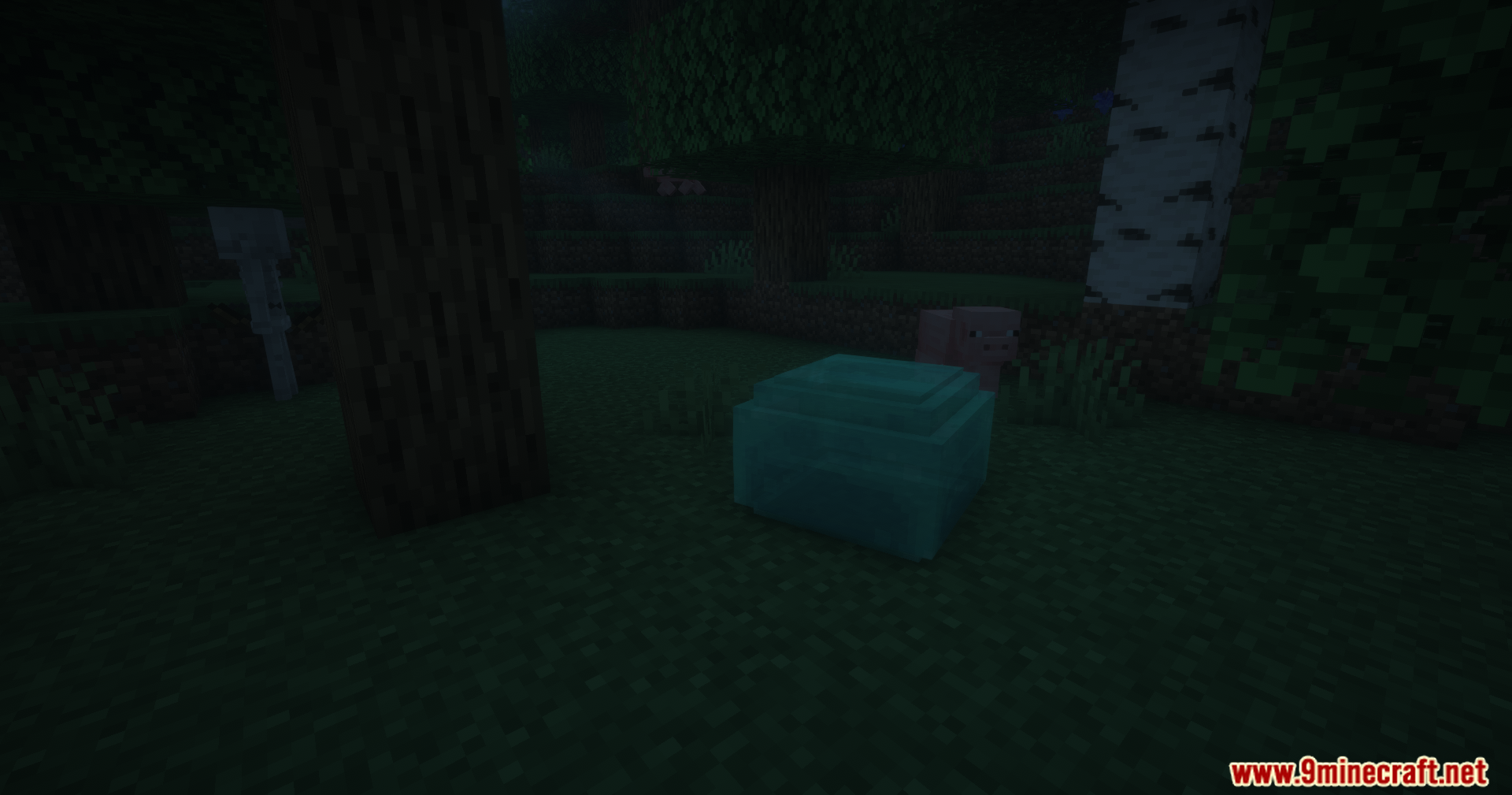 Tensura Better Subordinates Mod Screenshot 3 Blue slime entity on the ground in a dark forest at night