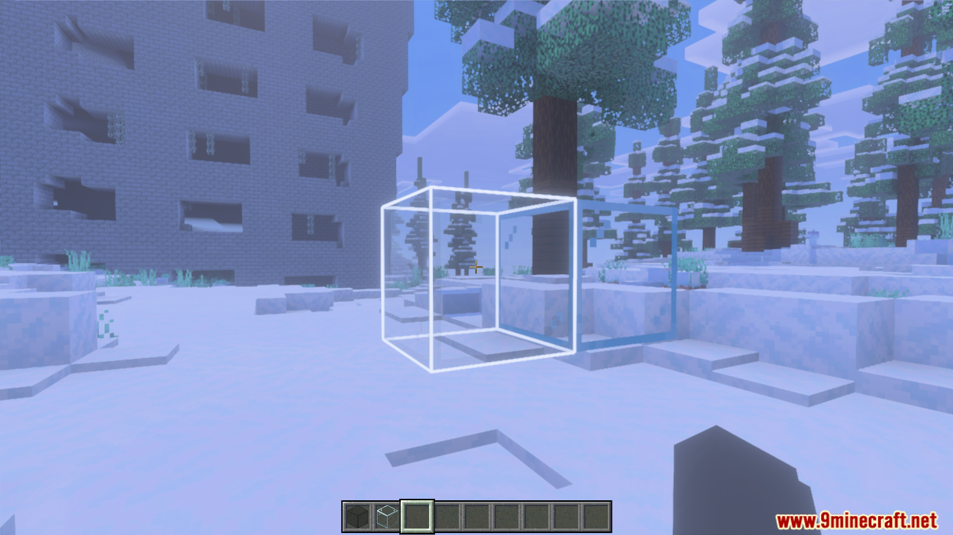 The white selection outline helps players while building new structures