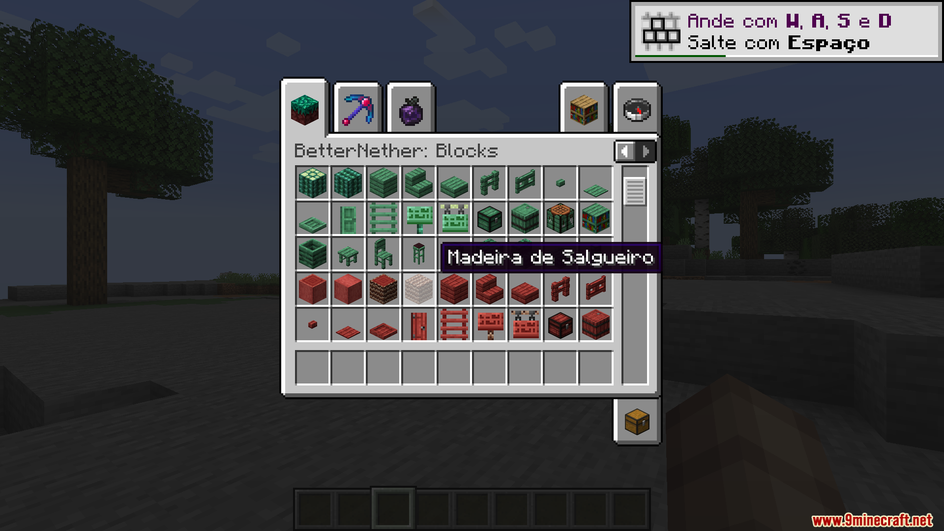 Better Nether PT BR Translation Resource Pack Screenshot 6 Creative mode menu displaying various wooden blocks and items in Brazilian Portuguese