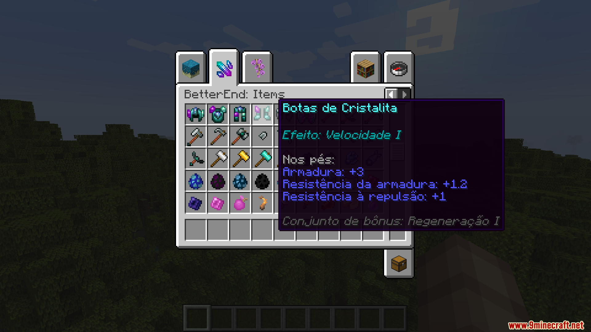 Inventory menu displaying armor items with descriptions translated into Brazilian Portuguese