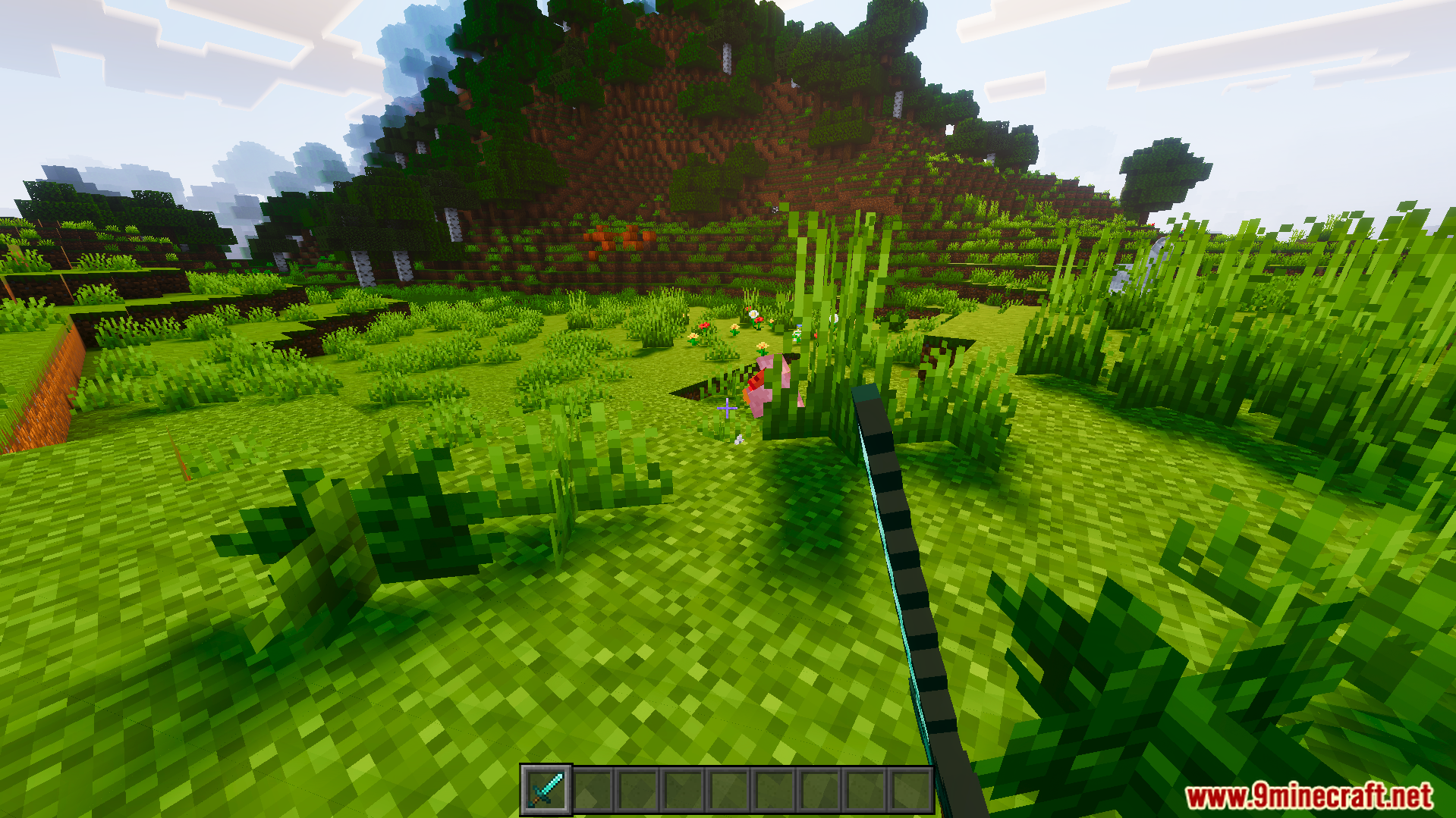 Crosshair Indicator Texture Pack turns the crosshair red when looking at a target