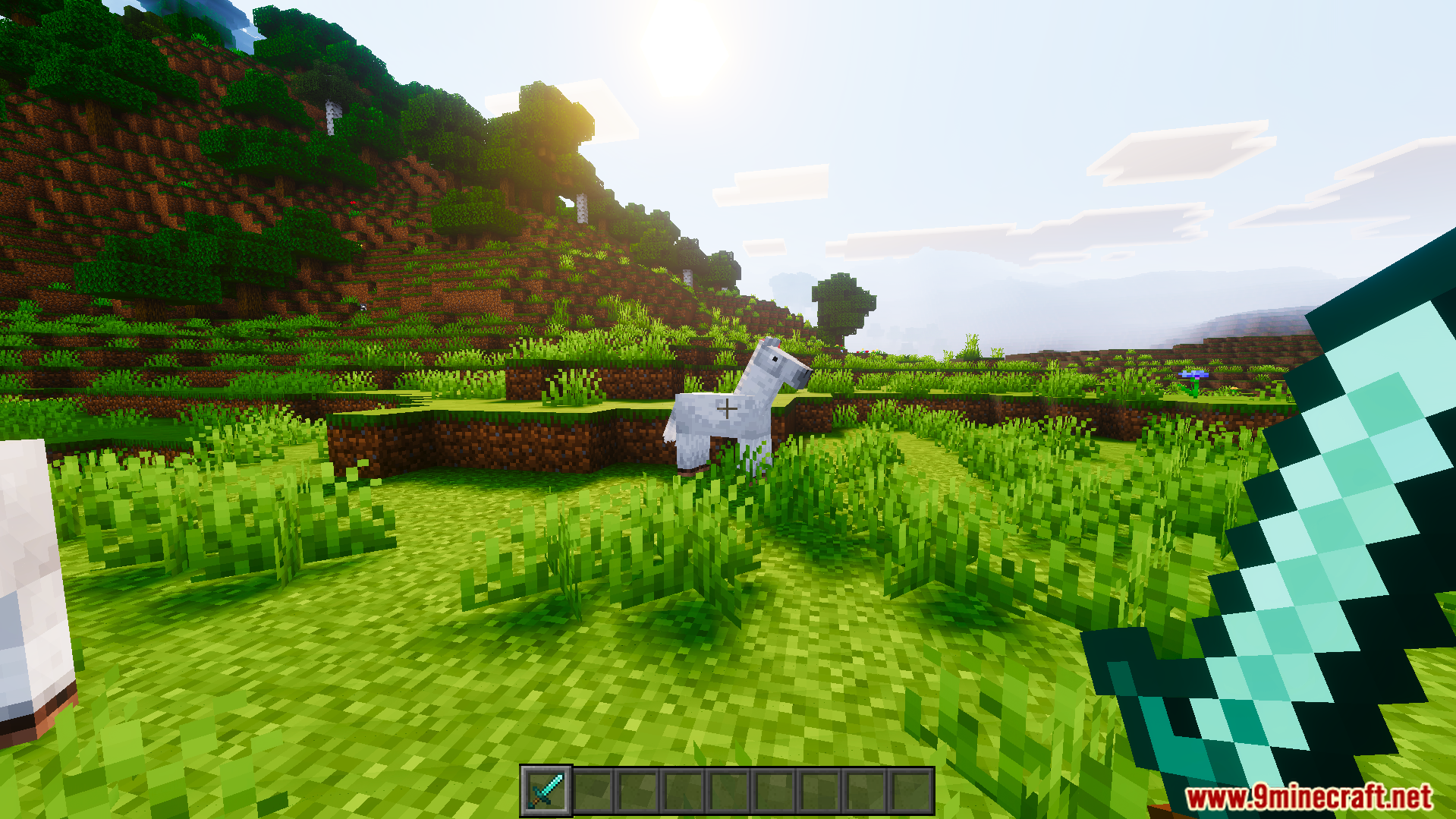 The crosshair indicator changes color when looking at a target in combat