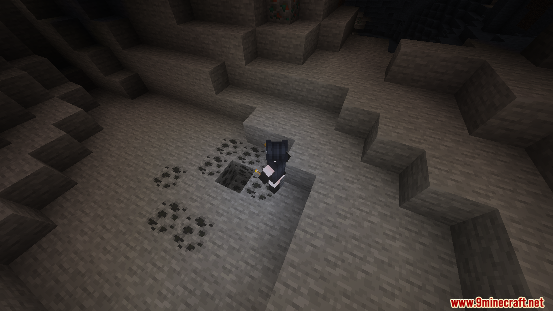 Dynamic Light Offhand Addon lets players hold torches while mining coal in caves
