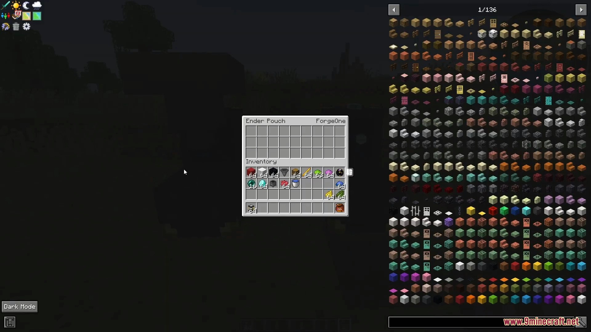 Player accessing an Ender Pouch inventory with various items inside