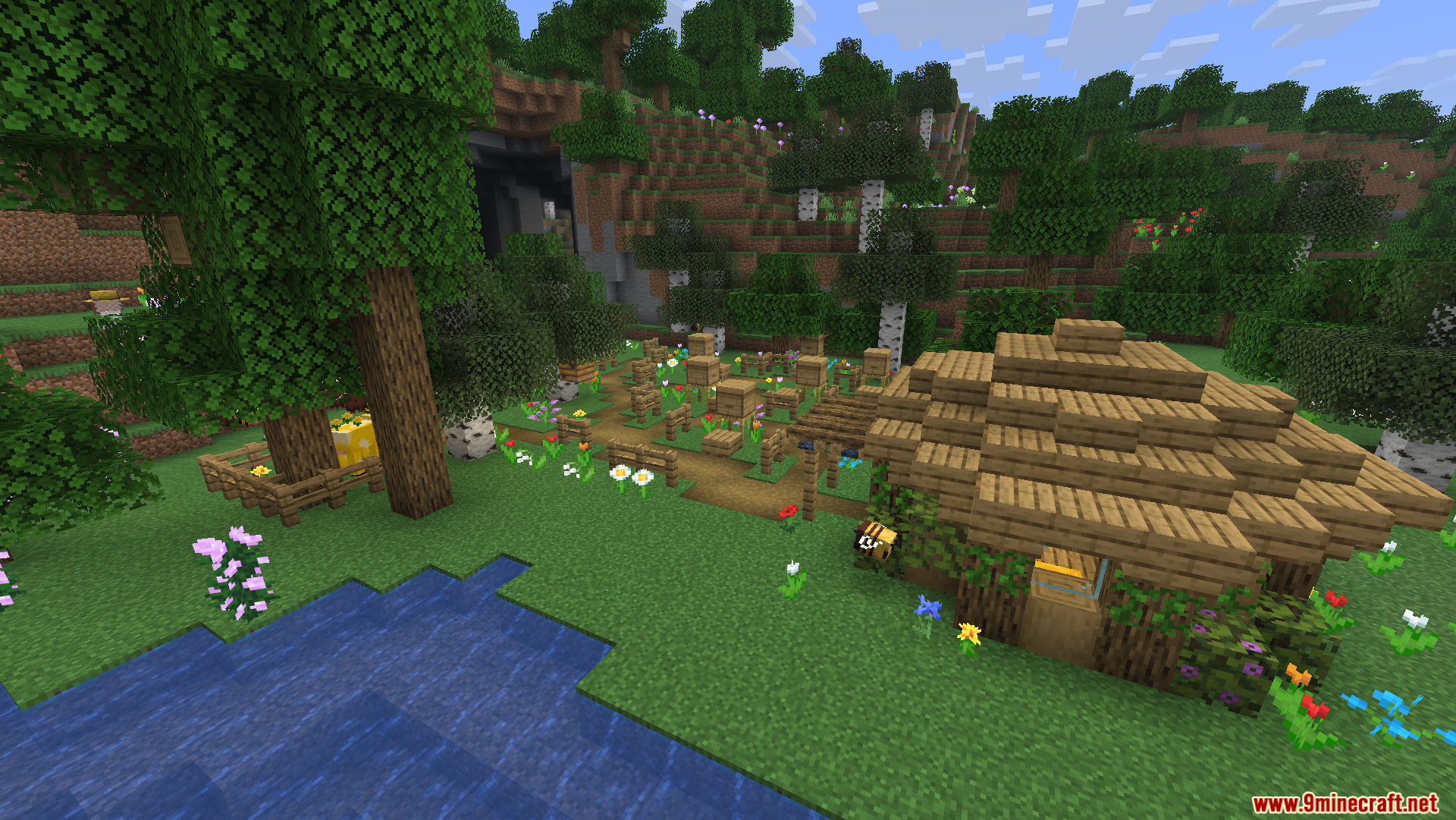Friends N Foes Beekeeper Hut Mod Screenshot 8 A cozy wooden hut from the Friends N Foes Beekeeper Hut Mod