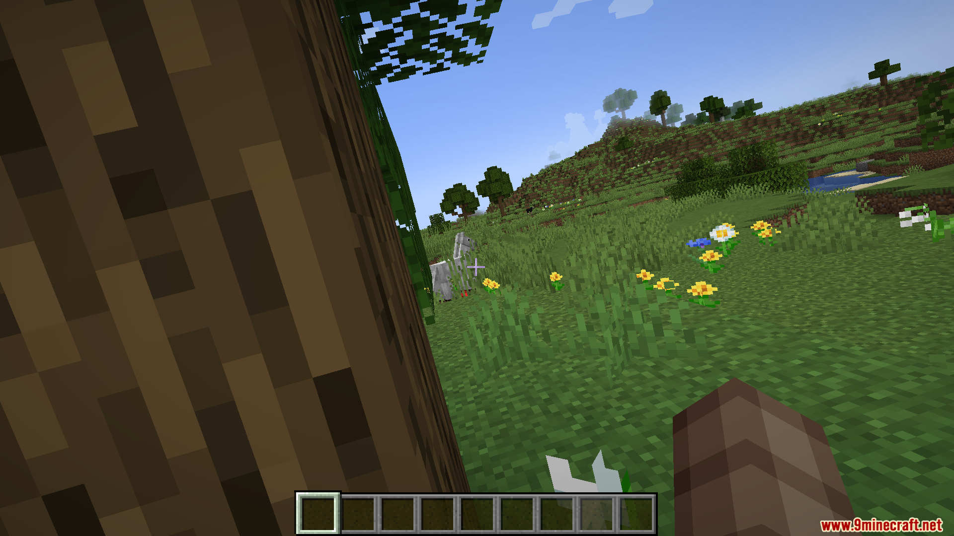 Player peeking around a tree trunk using the GD656Peek Mod feature