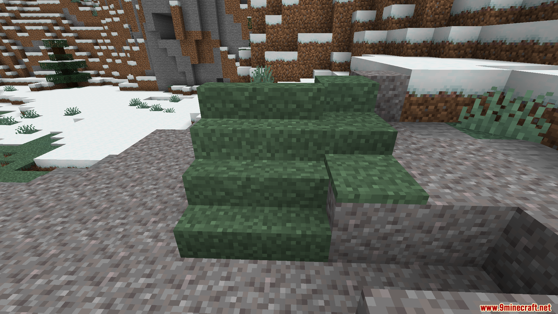 Grass Overhaul PT BR Translation Resource Pack Screenshot 7 Green grass slabs and stairs of varying heights placed on gravel