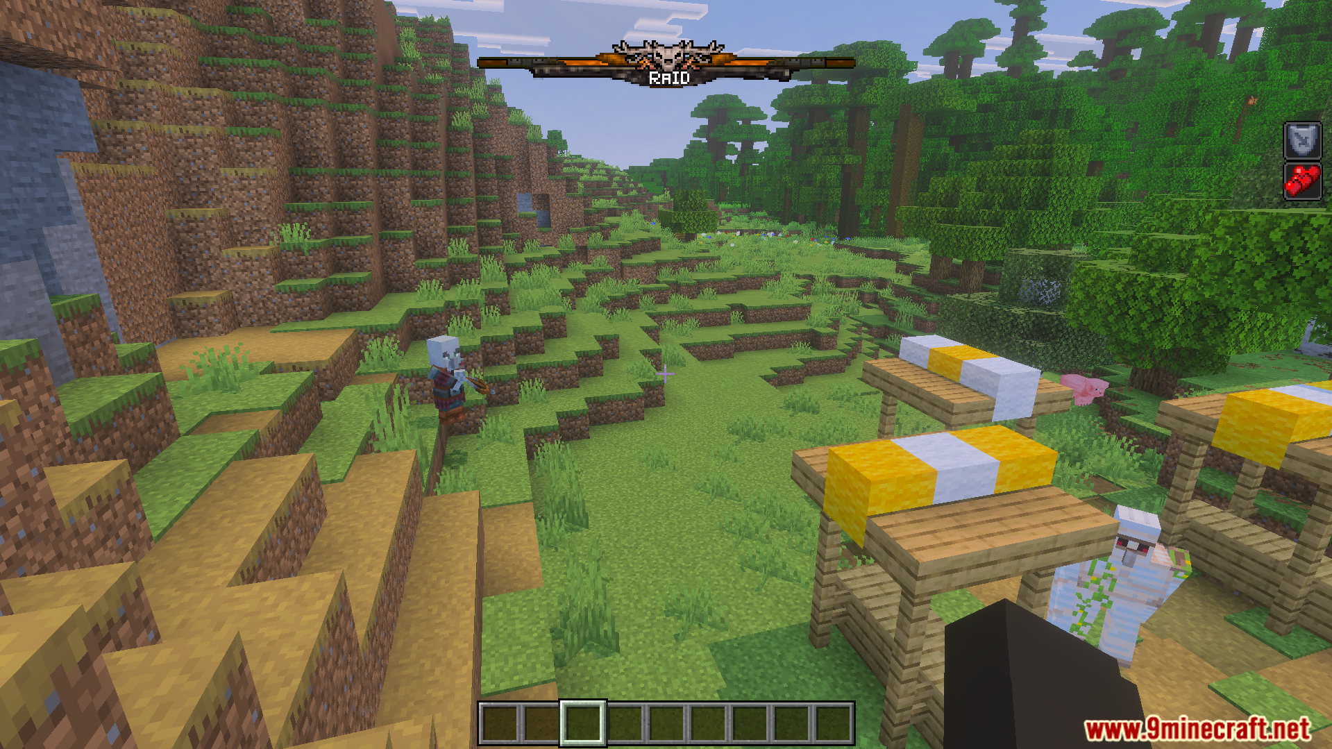 Improved BossBars Texture Pack adds a detailed fantasy design to raids