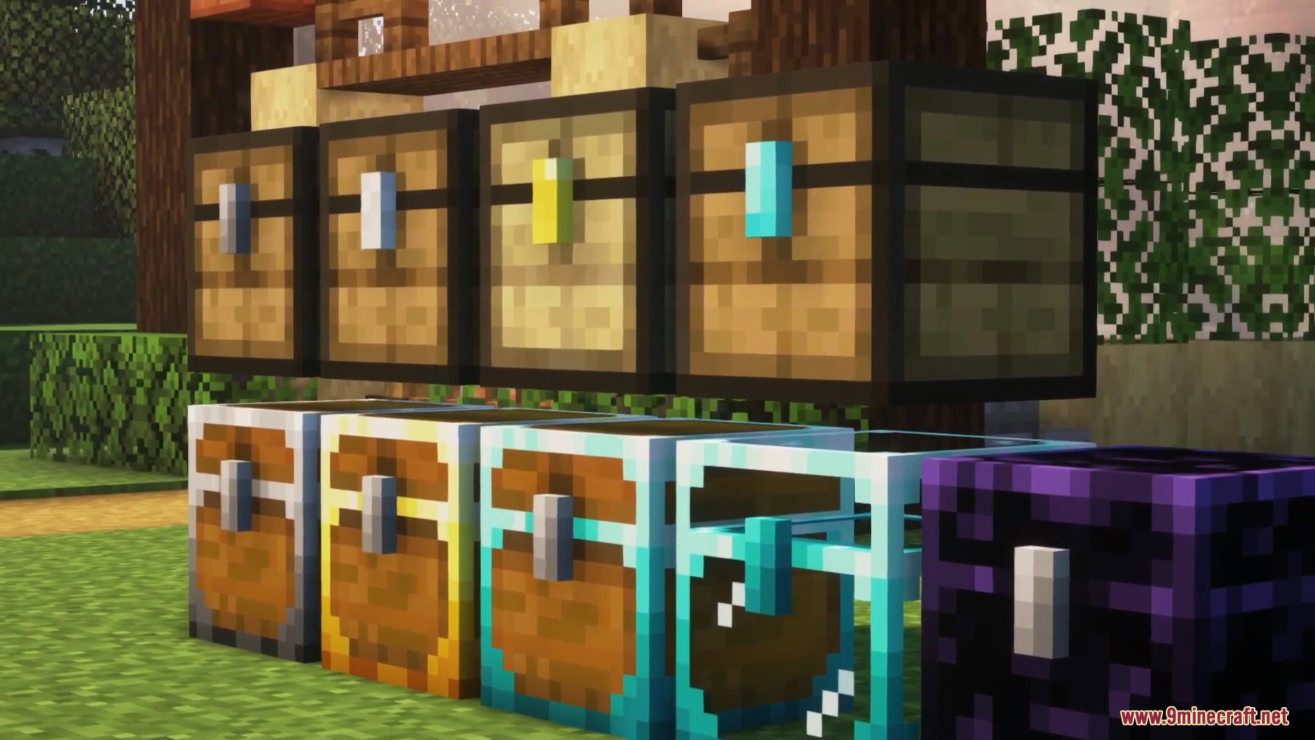 Opening an iron chest with its much larger inventory grid