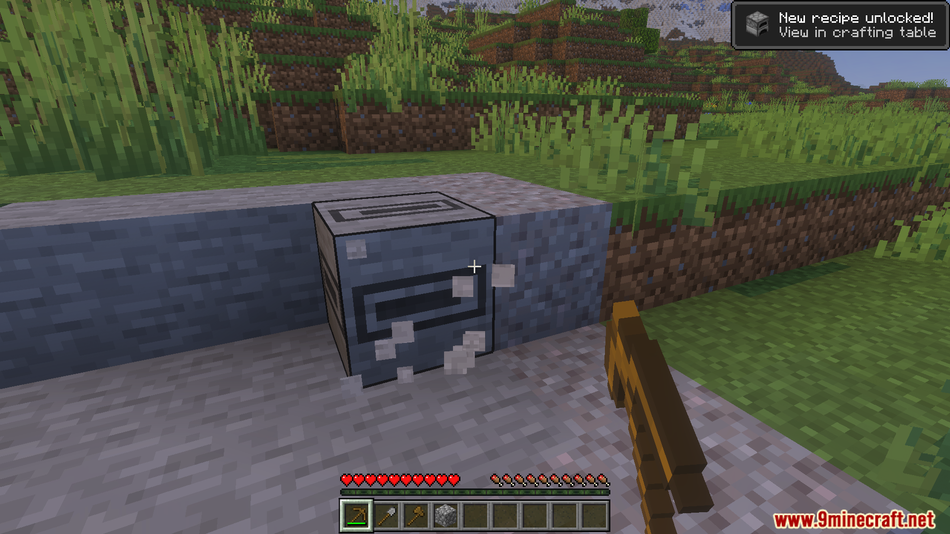 Player mining a stone block with a loading bar animation instead of cracks