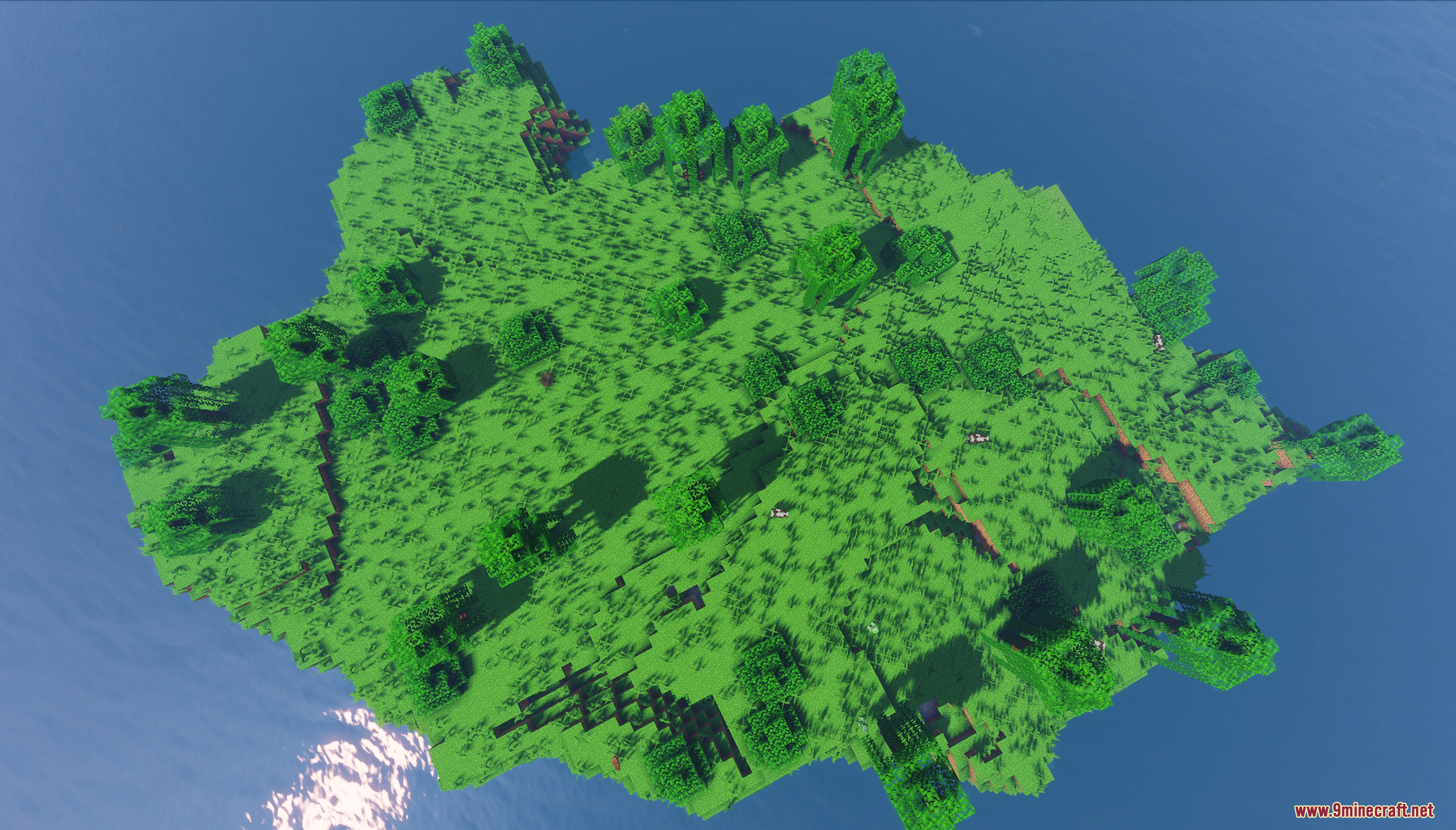 Luz Island Map Screenshot 5 Aerial view of the lush green Luz Island Map in Minecraft