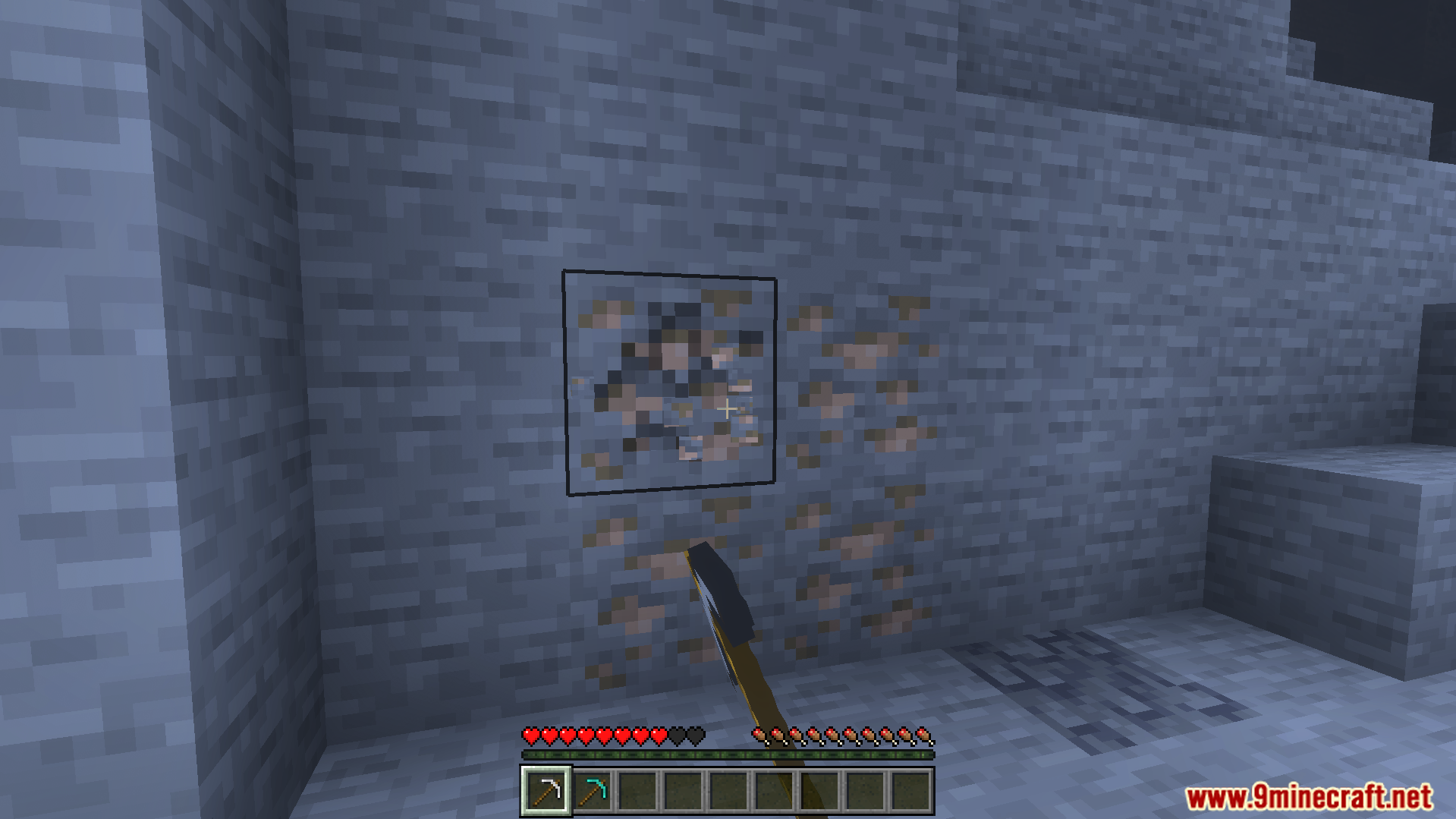 Player aiming at iron ore blocks to use Naitangs Vein Miner Addon