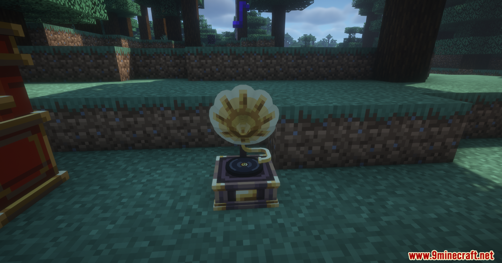 Net Music Play List Mod Screenshot 8 A close up view of a golden gramophone playing a music disc