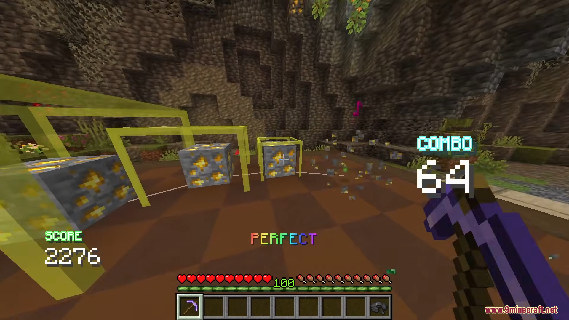Rhythm Mining Map Screenshot 6 Player mining gold ore blocks to the rhythm with a combo counter displayed