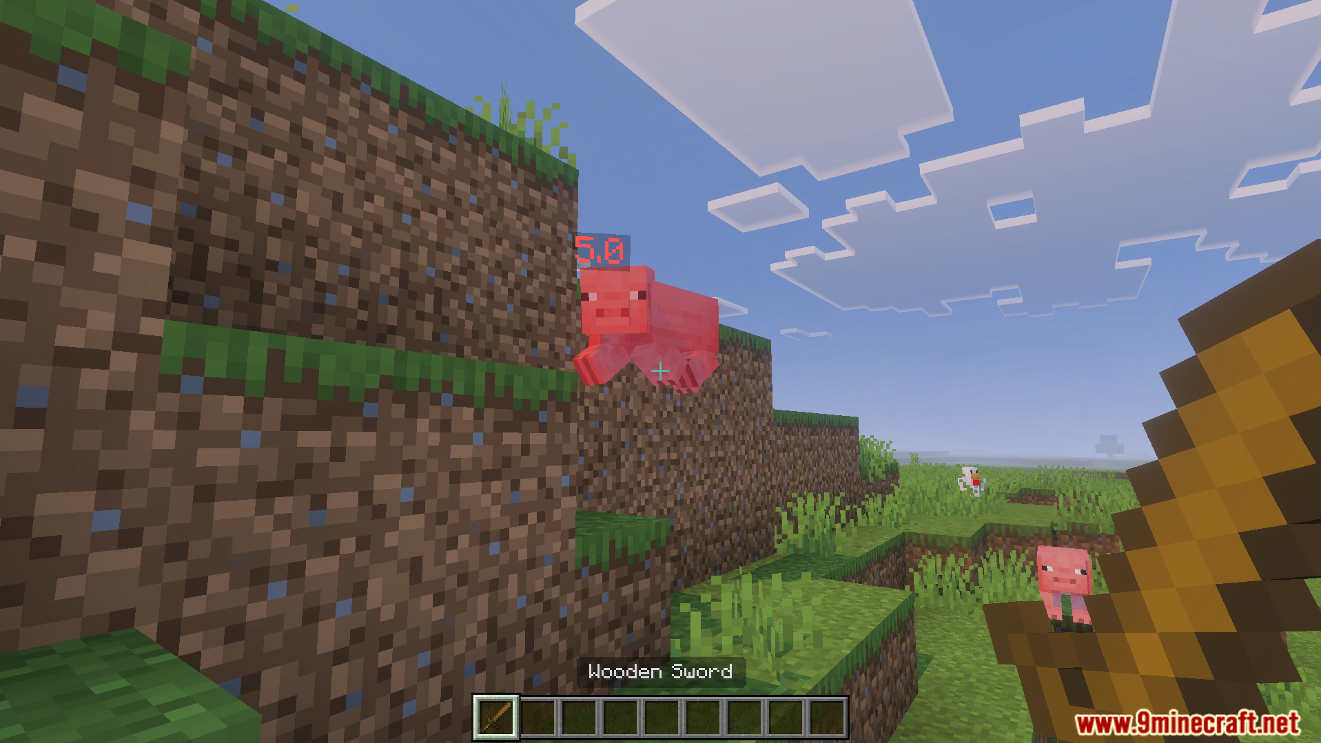 Simple Damage Indicator Addon Screenshot 3 Floating red numbers show five damage points dealt to a pig