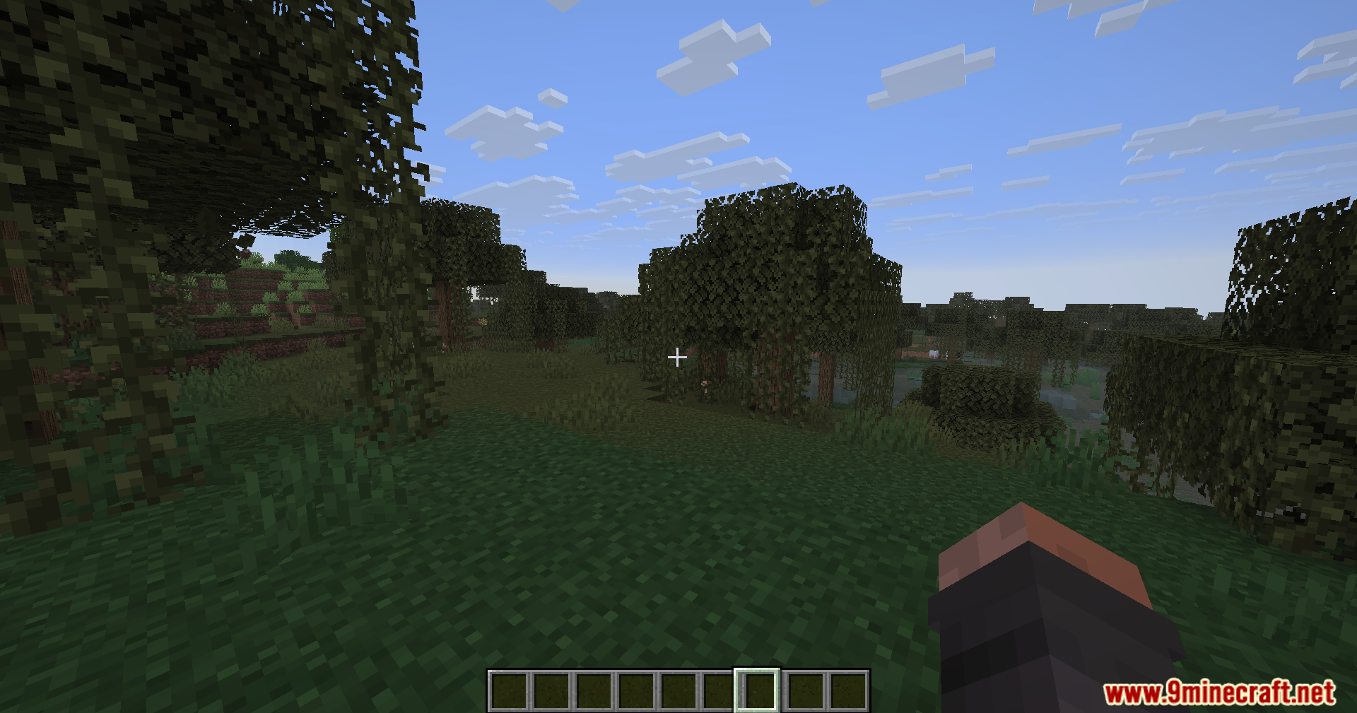 The selection box glides to a new slot on the item hotbar