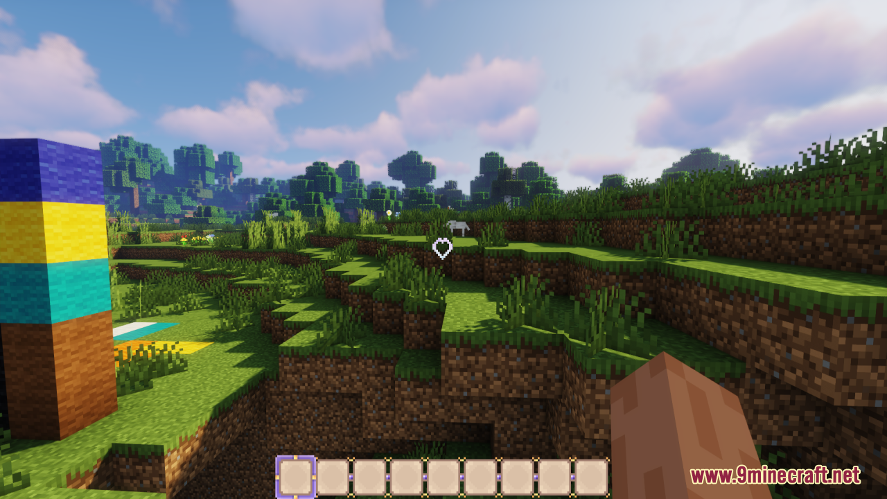 Sweet Sweet HUD Resource Pack Screenshot 4 Minecraft gameplay showing a heart shaped crosshair and a paper style hotbar