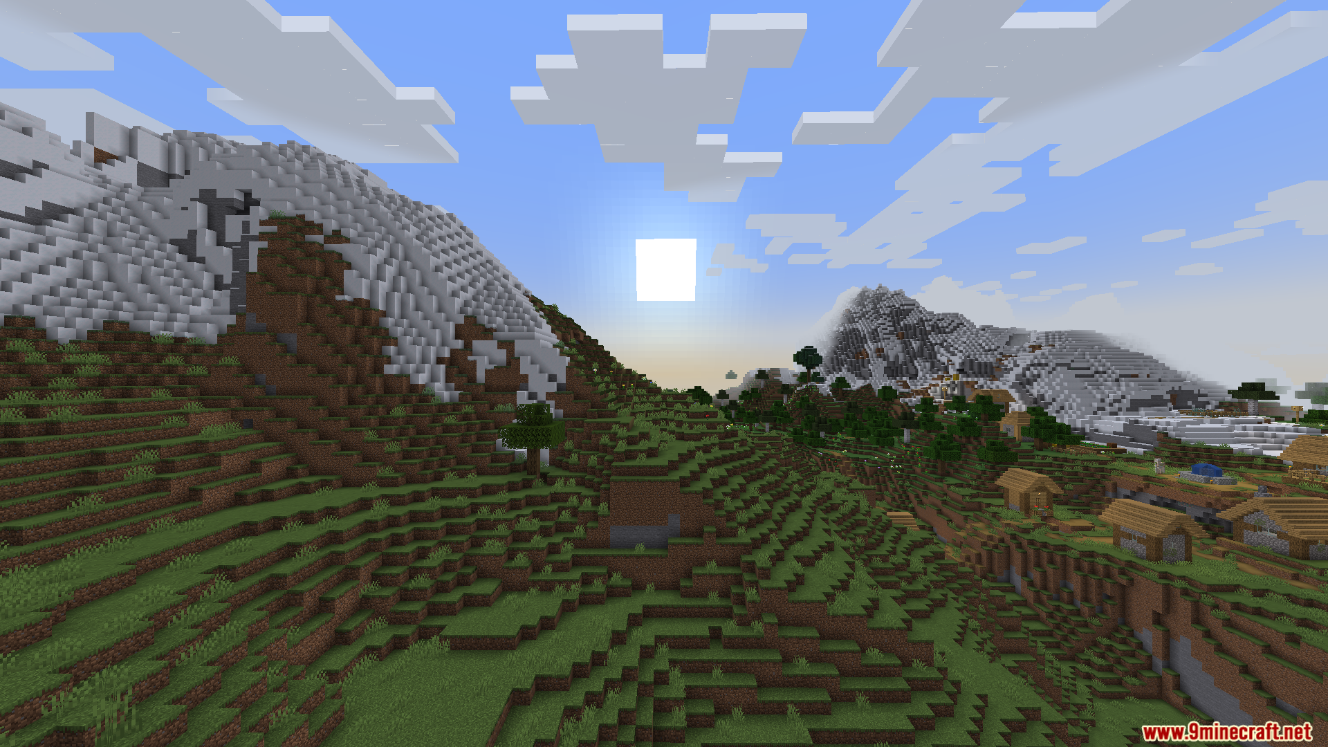 Thaumon PT BR Translation Resource Pack Screenshot 4 Rolling green hills and snowy mountains under a bright sun in Minecraft
