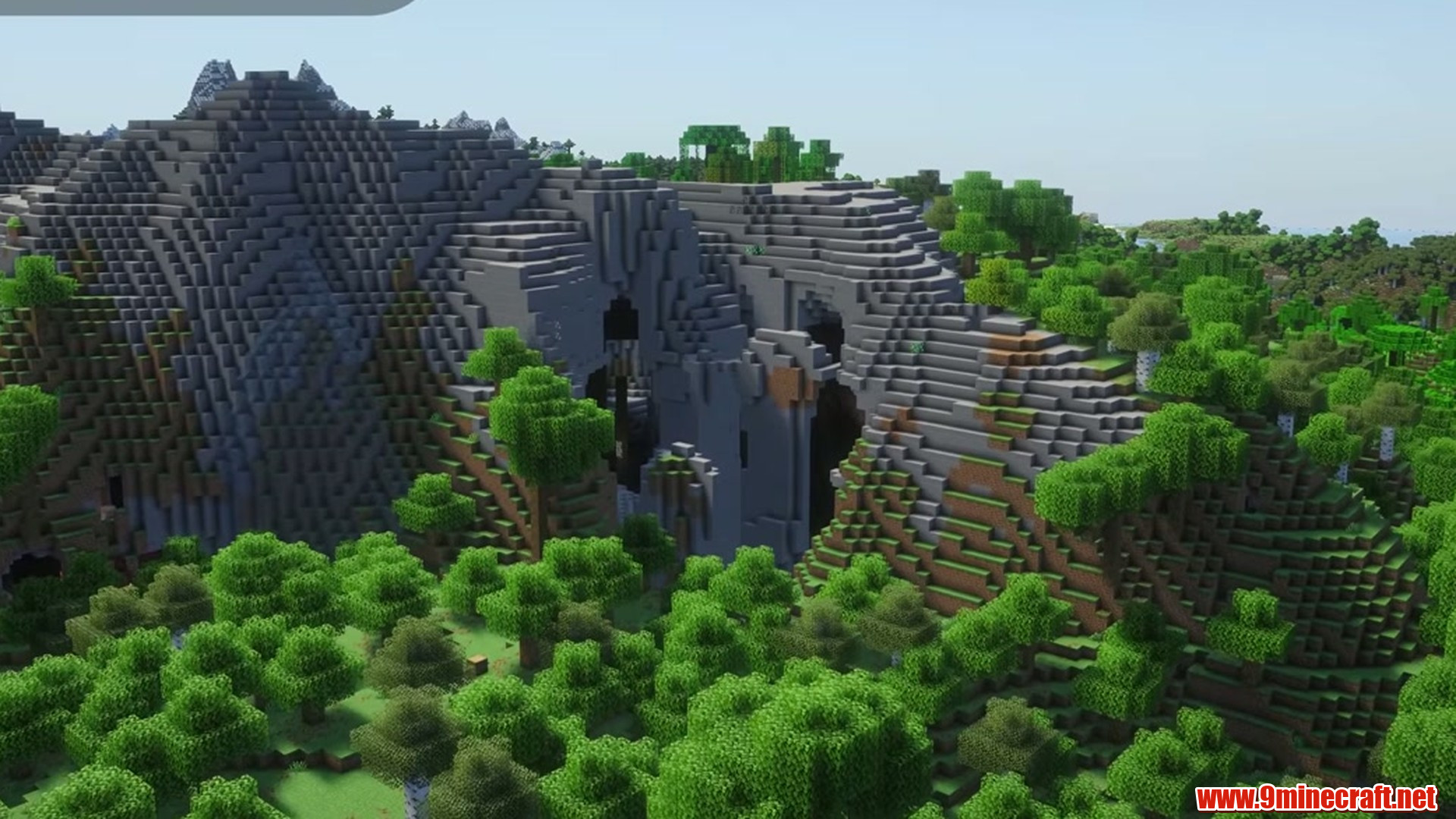 Large lush cave leading to almost bedrock in Minecraft seed 1285853054507552188