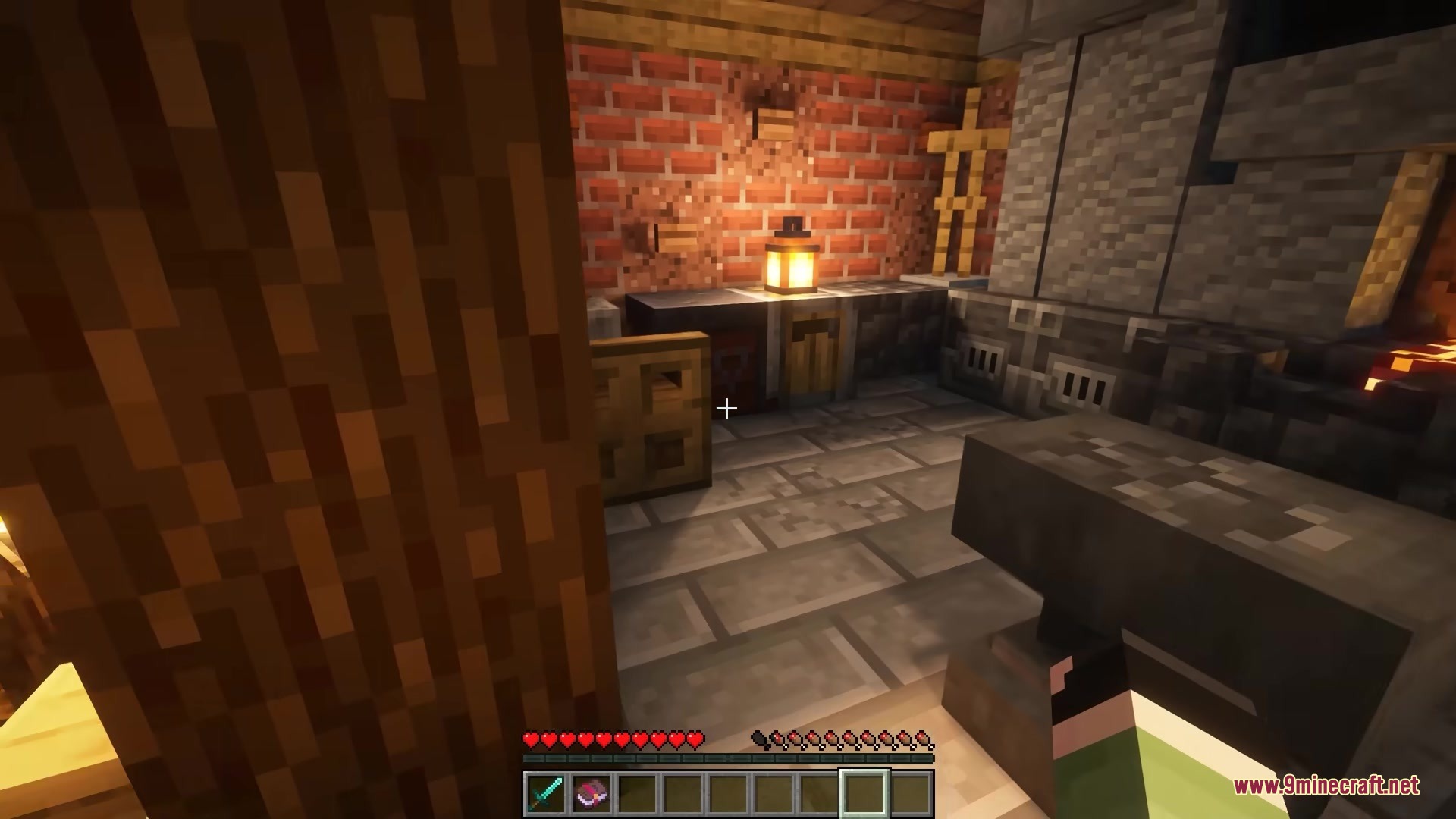 Better Attack Sweep Resource Pack Screenshot 2 Interior view of a cozy workshop featuring an anvil and a lit lantern