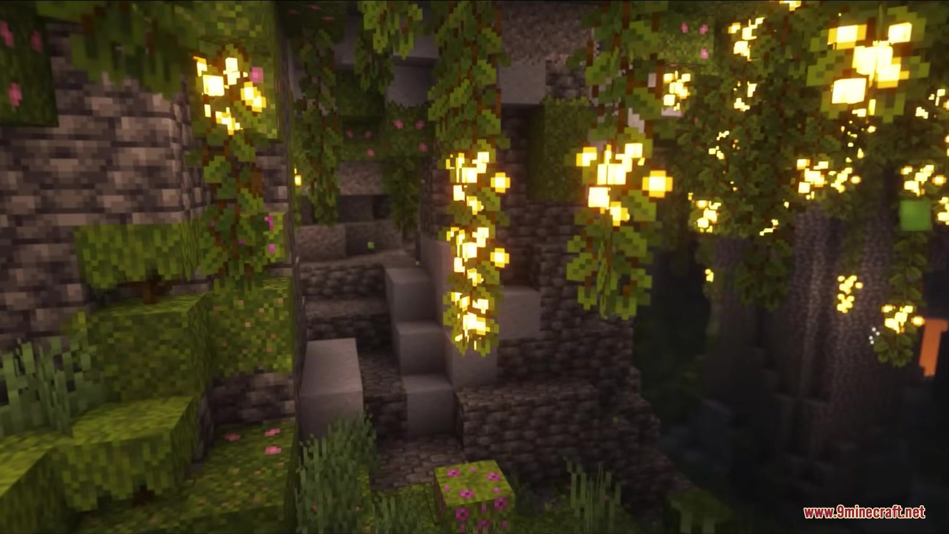 Bray's World a Vanilla Experience Resource Pack Screenshot 7 Glowing berries hang from the ceiling of a lush mossy stone cave