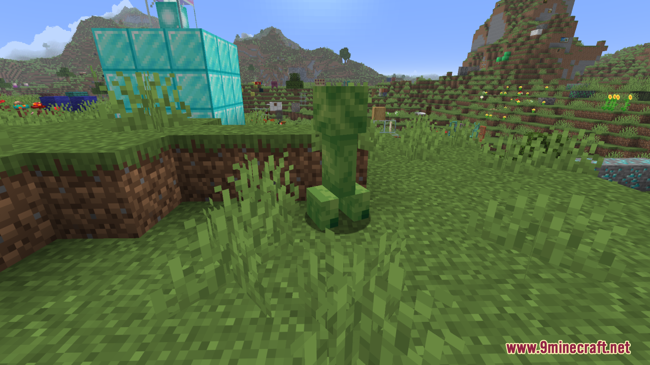 Creepers Refreshed Resource Pack Screenshot 3 A green Creeper from the Creepers Refreshed pack near a diamond structure